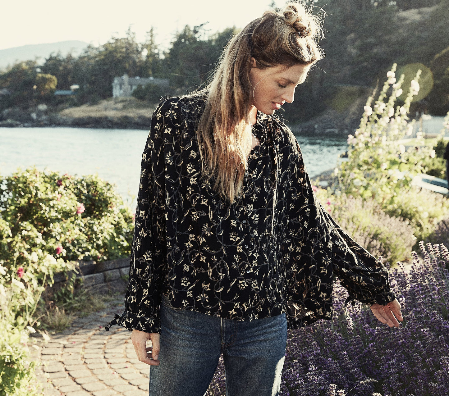 HMD -- BALTIC TOP -- BLACK SCROLL PRINT