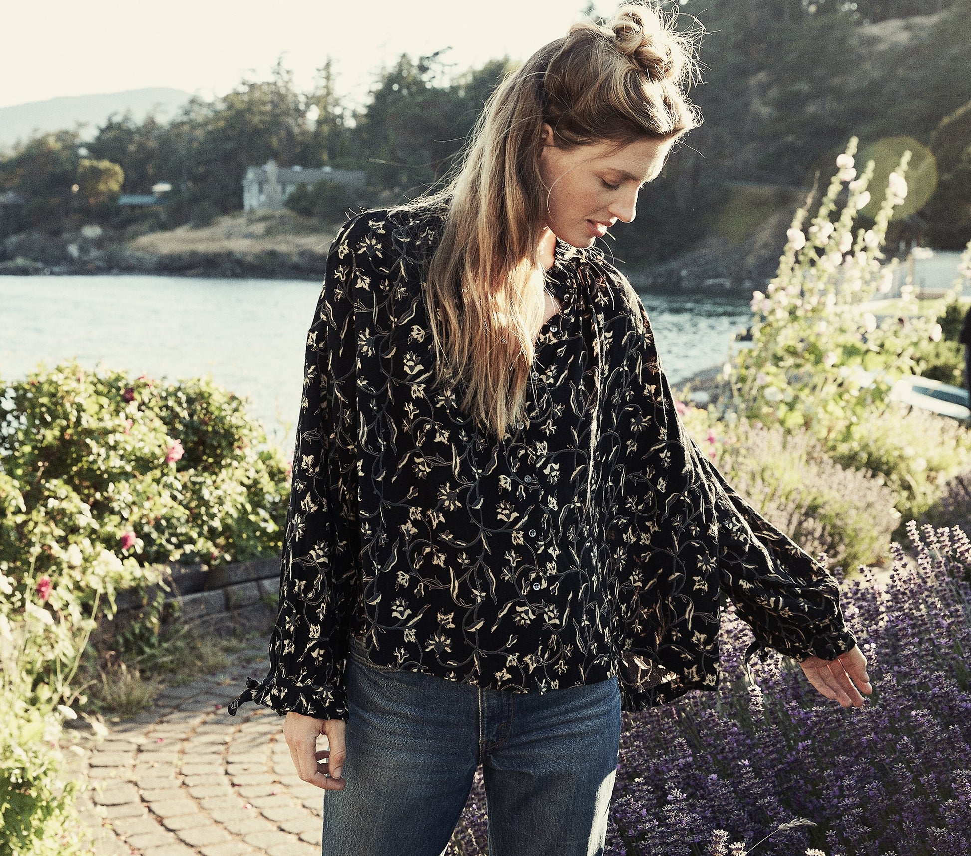 HMD -- BALTIC TOP -- BLACK SCROLL PRINT view 4
