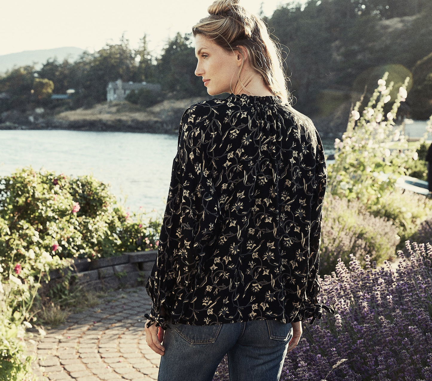 HMD -- BALTIC TOP -- BLACK SCROLL PRINT