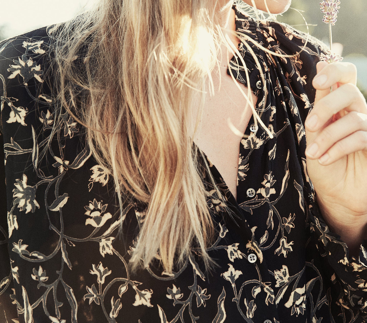 HMD -- BALTIC TOP -- BLACK SCROLL PRINT