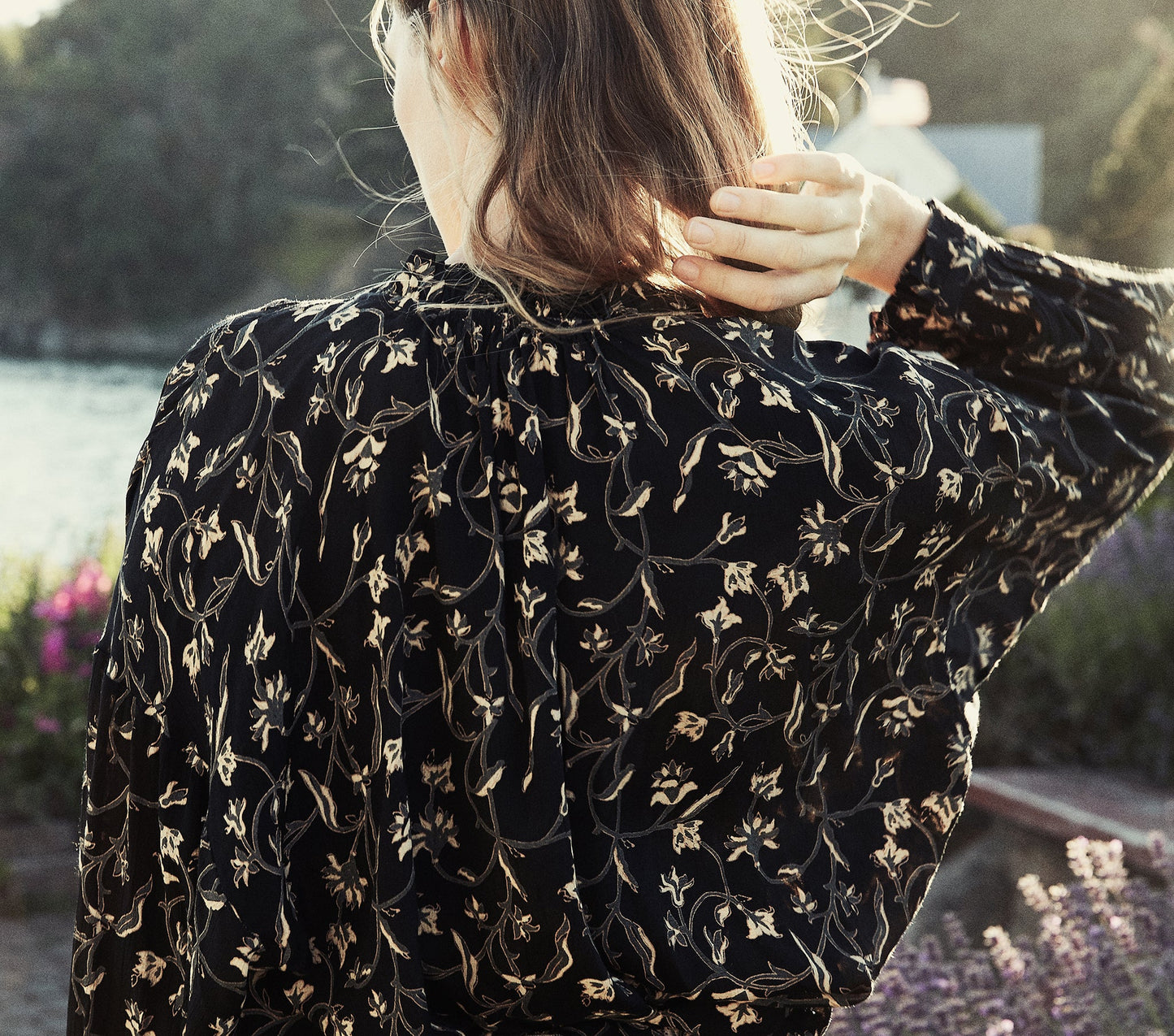 HMD -- BALTIC TOP -- BLACK SCROLL PRINT