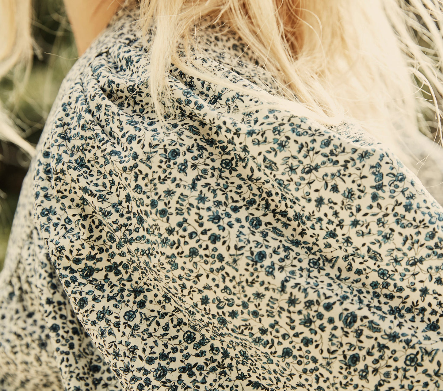HMD -- BERKLEY TOP -- NAVY CHAMPIGNON FLORAL