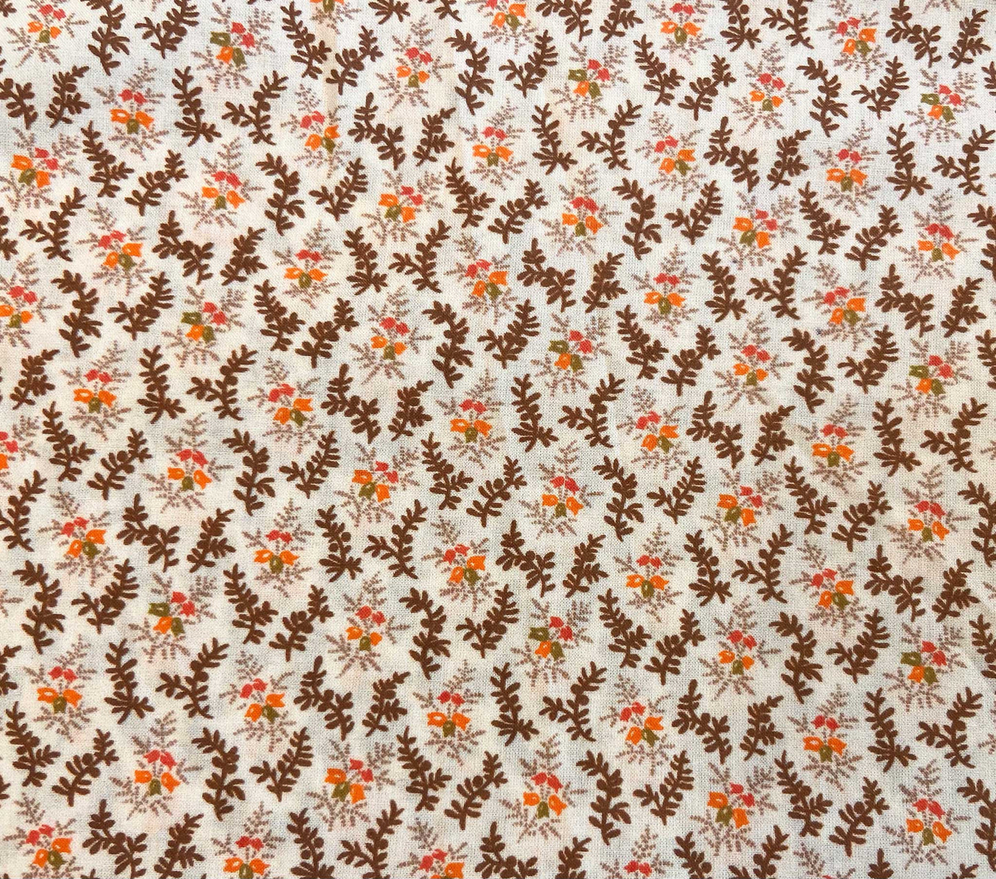 HMD -- PLUM TOP -- CREAM WINTER DITSY