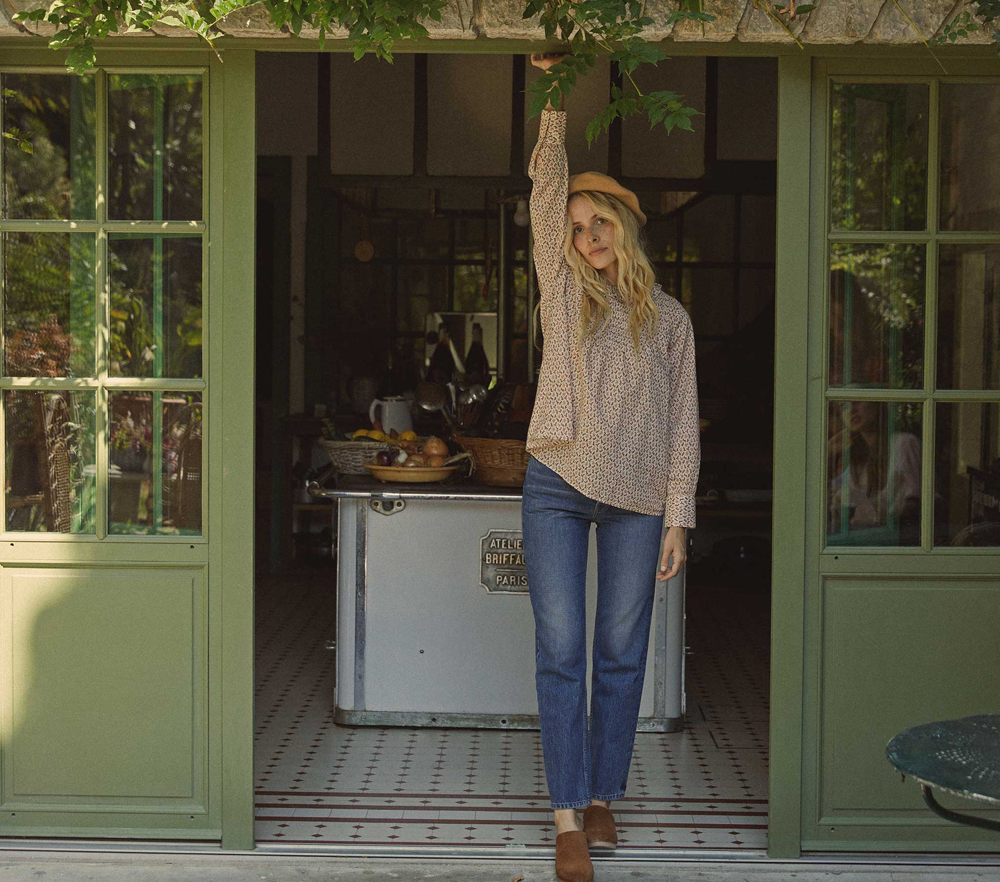 HMD -- PLUM TOP -- CREAM WINTER DITSY