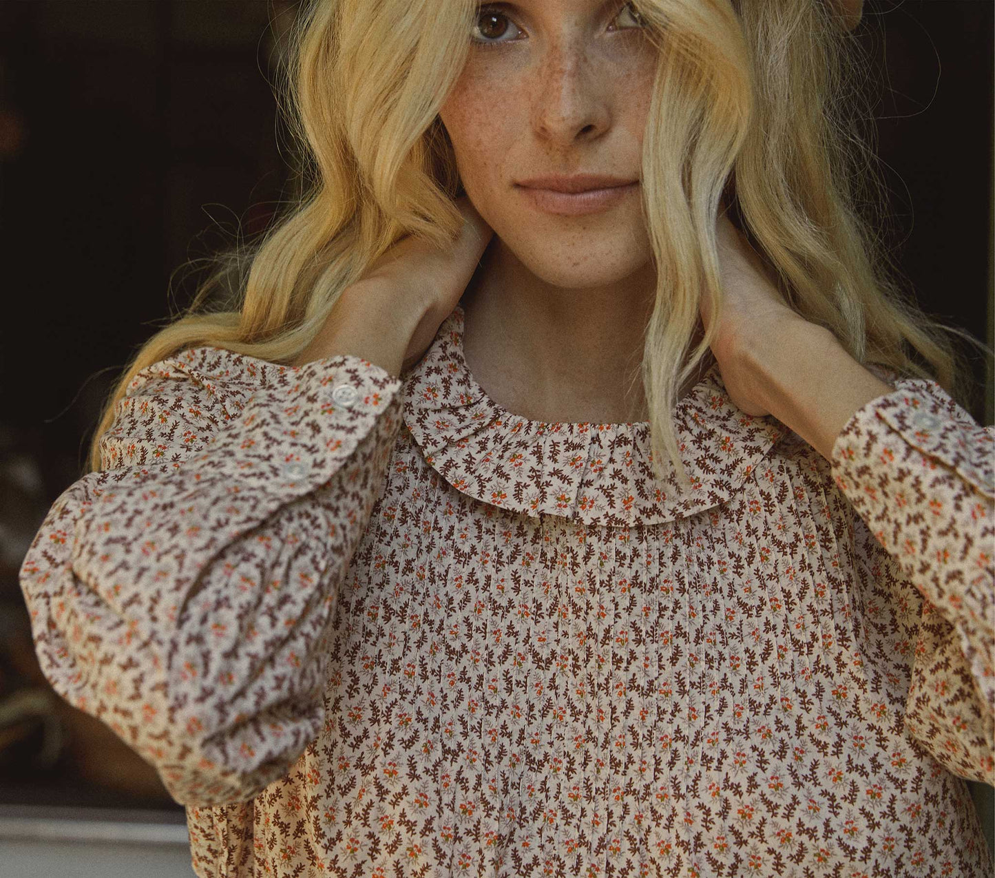 HMD -- PLUM TOP -- CREAM WINTER DITSY