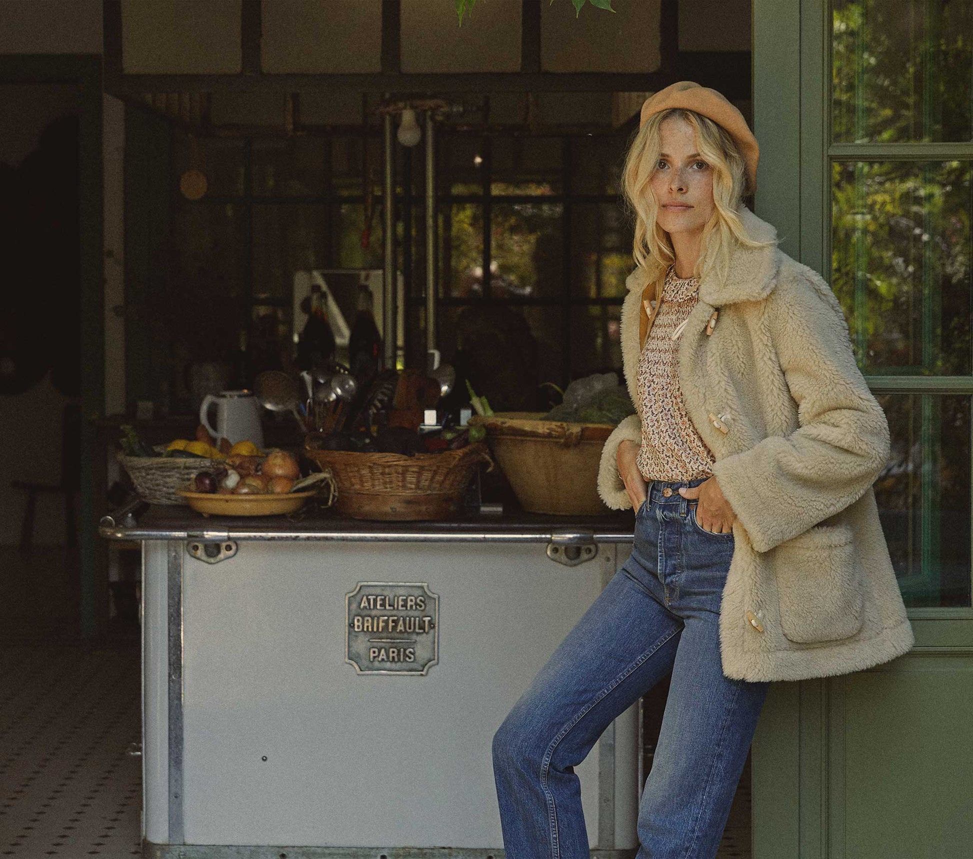 HMD -- PLUM TOP -- CREAM WINTER DITSY view 8
