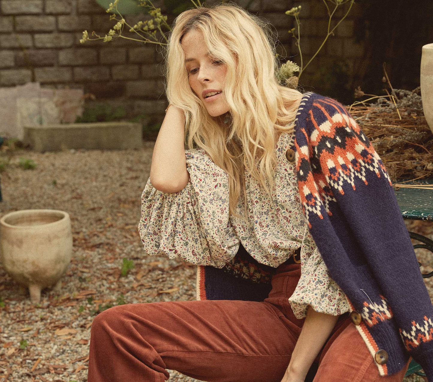 HMD -- SAVONA TOP -- CREAM SAINT CLAUDE PAISLEY