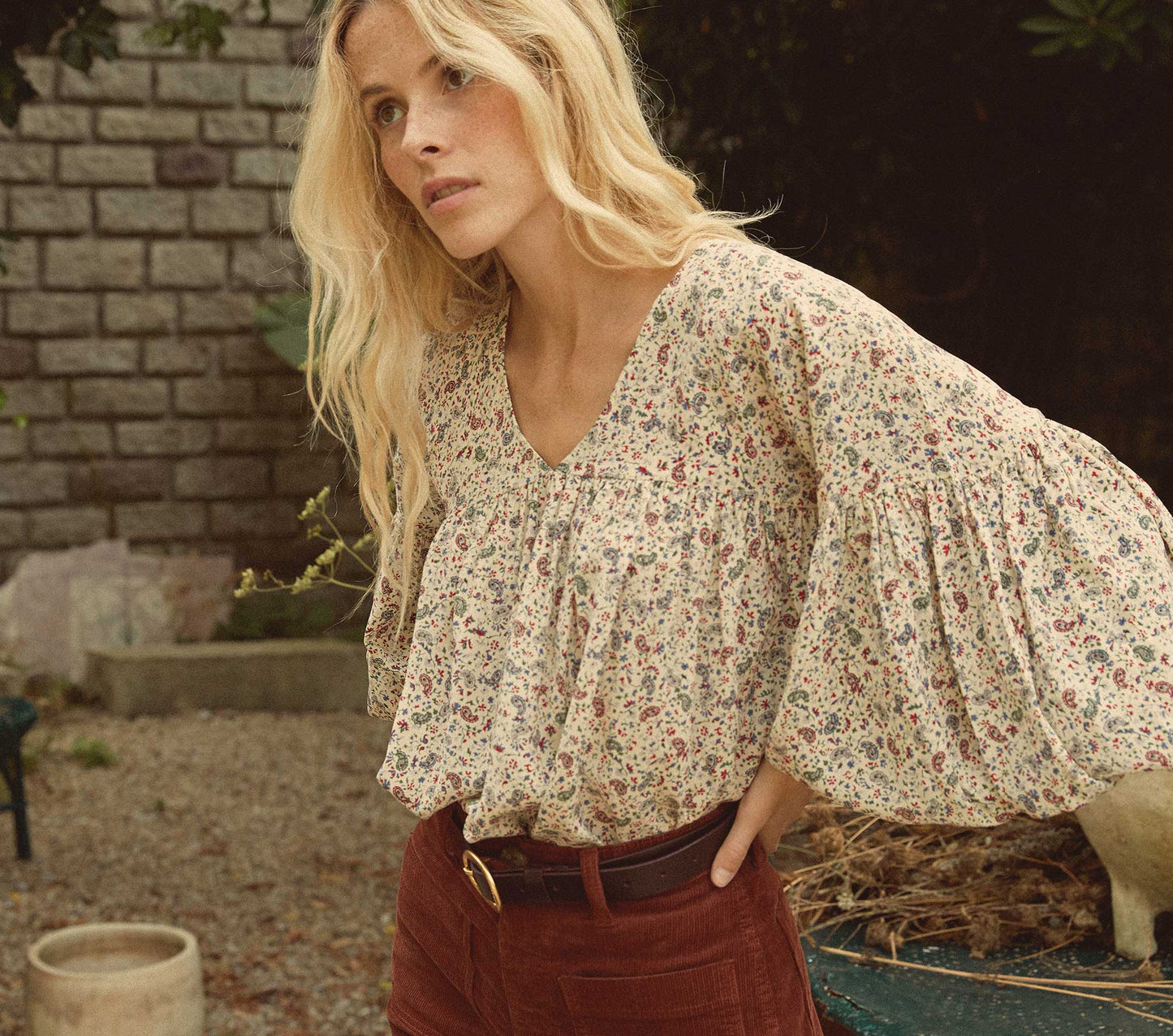 HMD -- SAVONA TOP -- CREAM SAINT CLAUDE PAISLEY