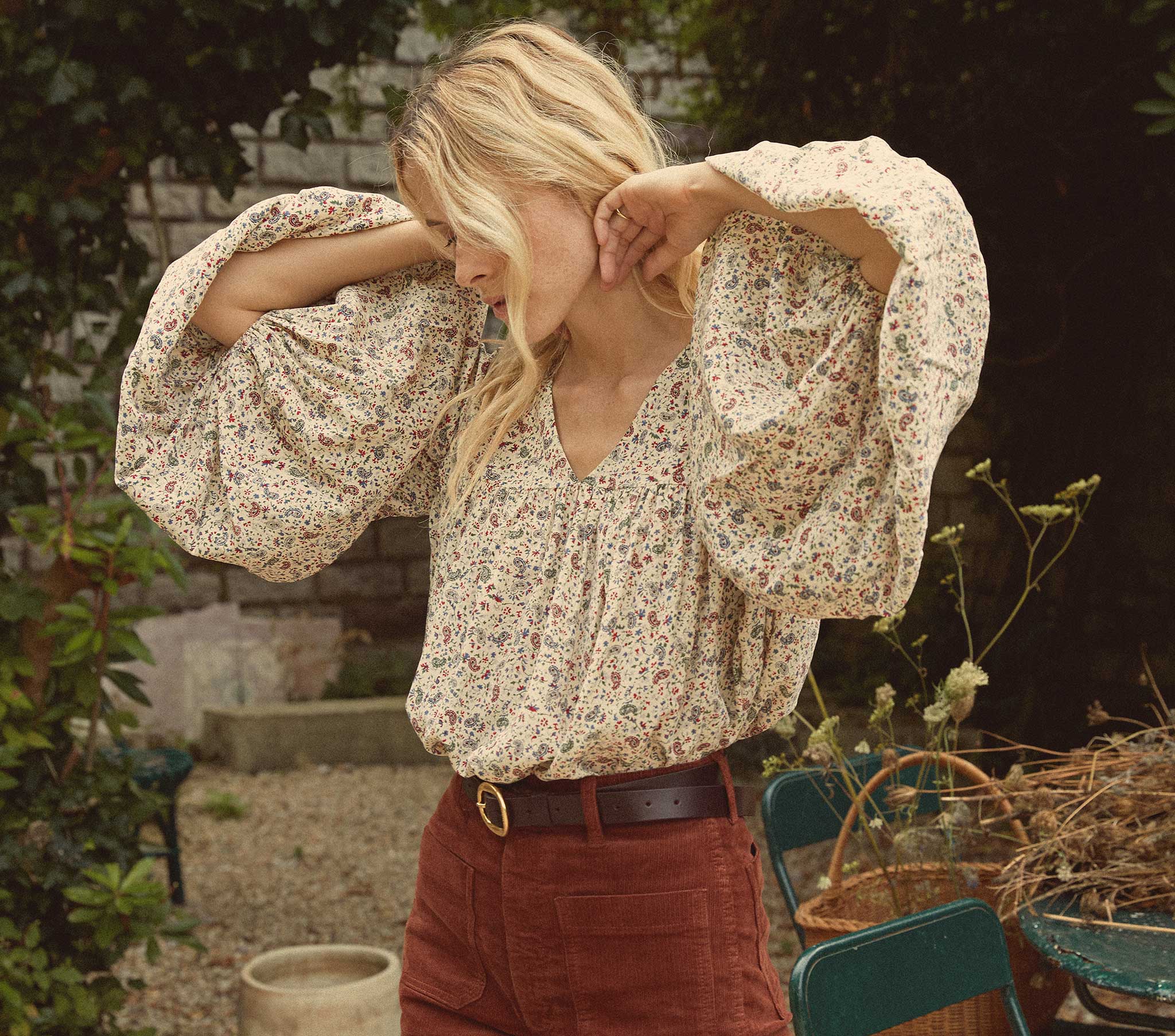 HMD -- SAVONA TOP -- CREAM SAINT CLAUDE PAISLEY