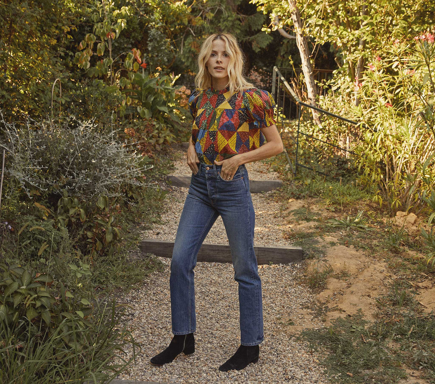 HMD -- ALIDA TOP -- COUNTRYSIDE PATCHWORK PRINT