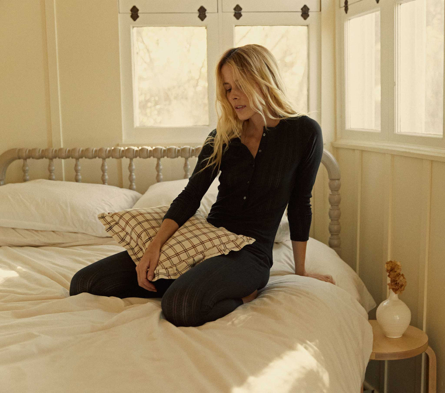 HMD -- THEA TEE -- BLACK