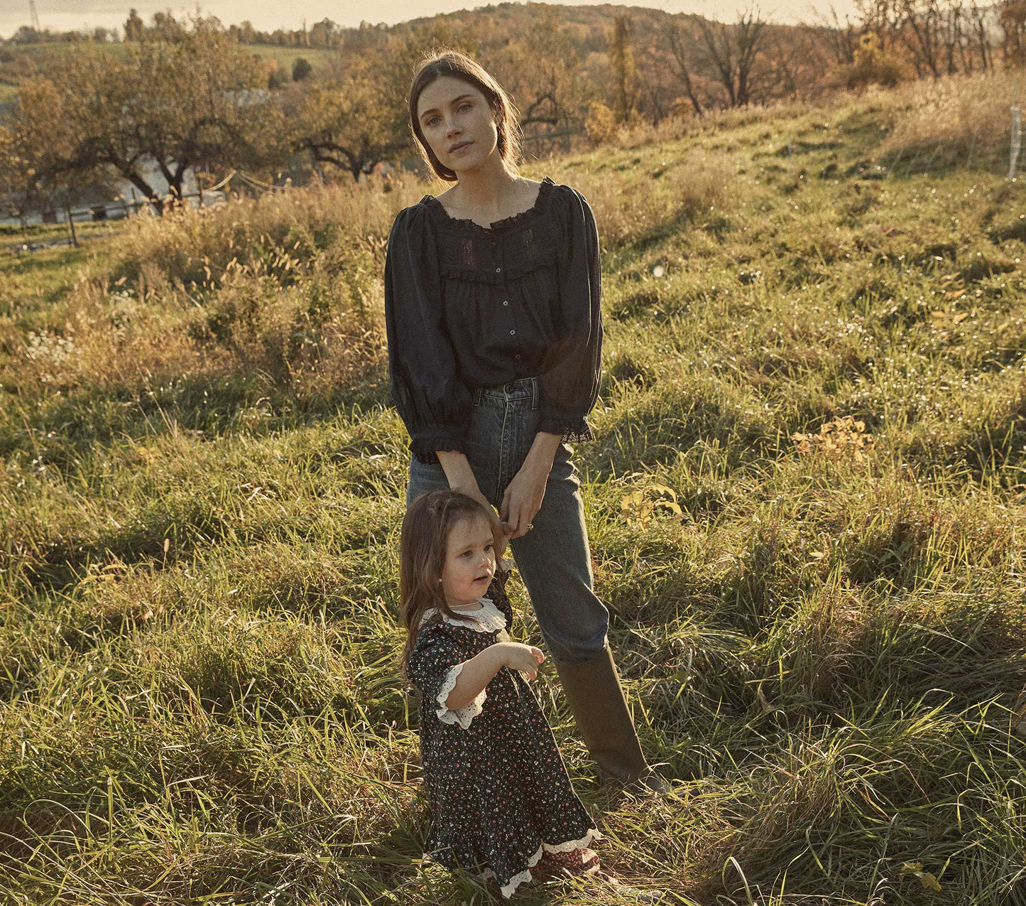 HMD -- CLAUDETTE TOP -- NAVY