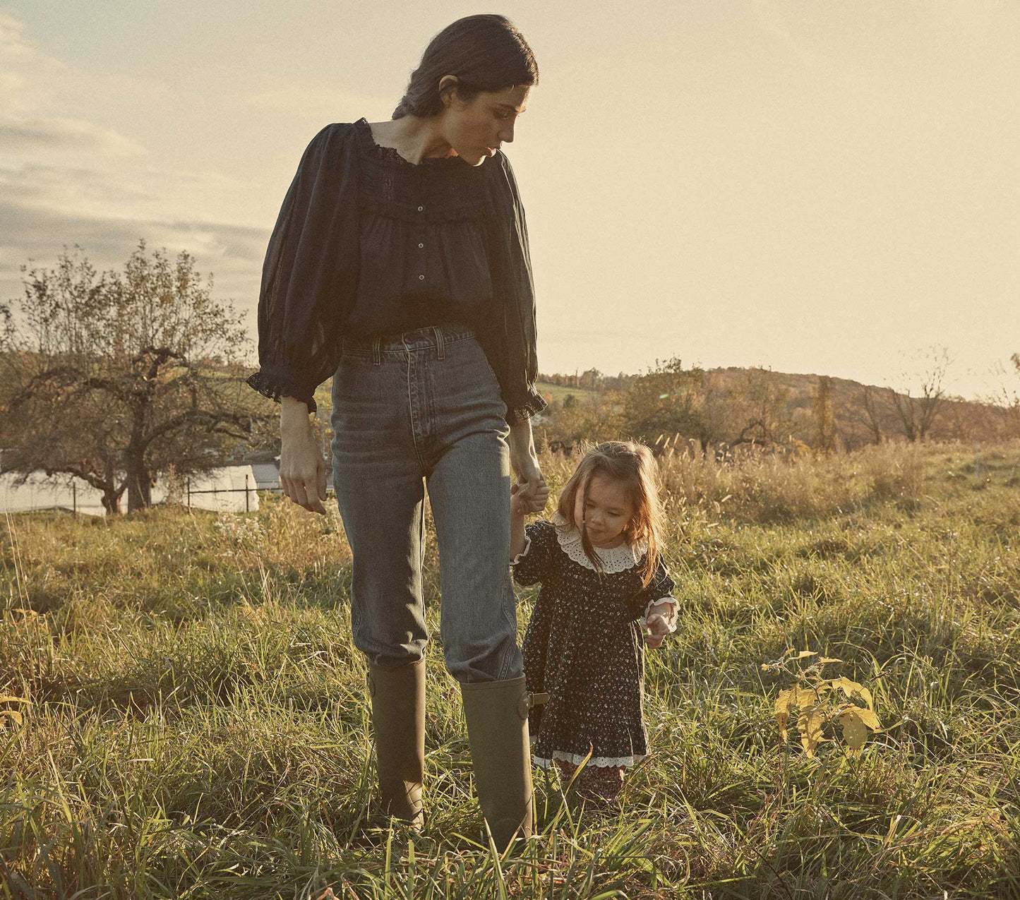 HMD -- CLAUDETTE TOP -- NAVY