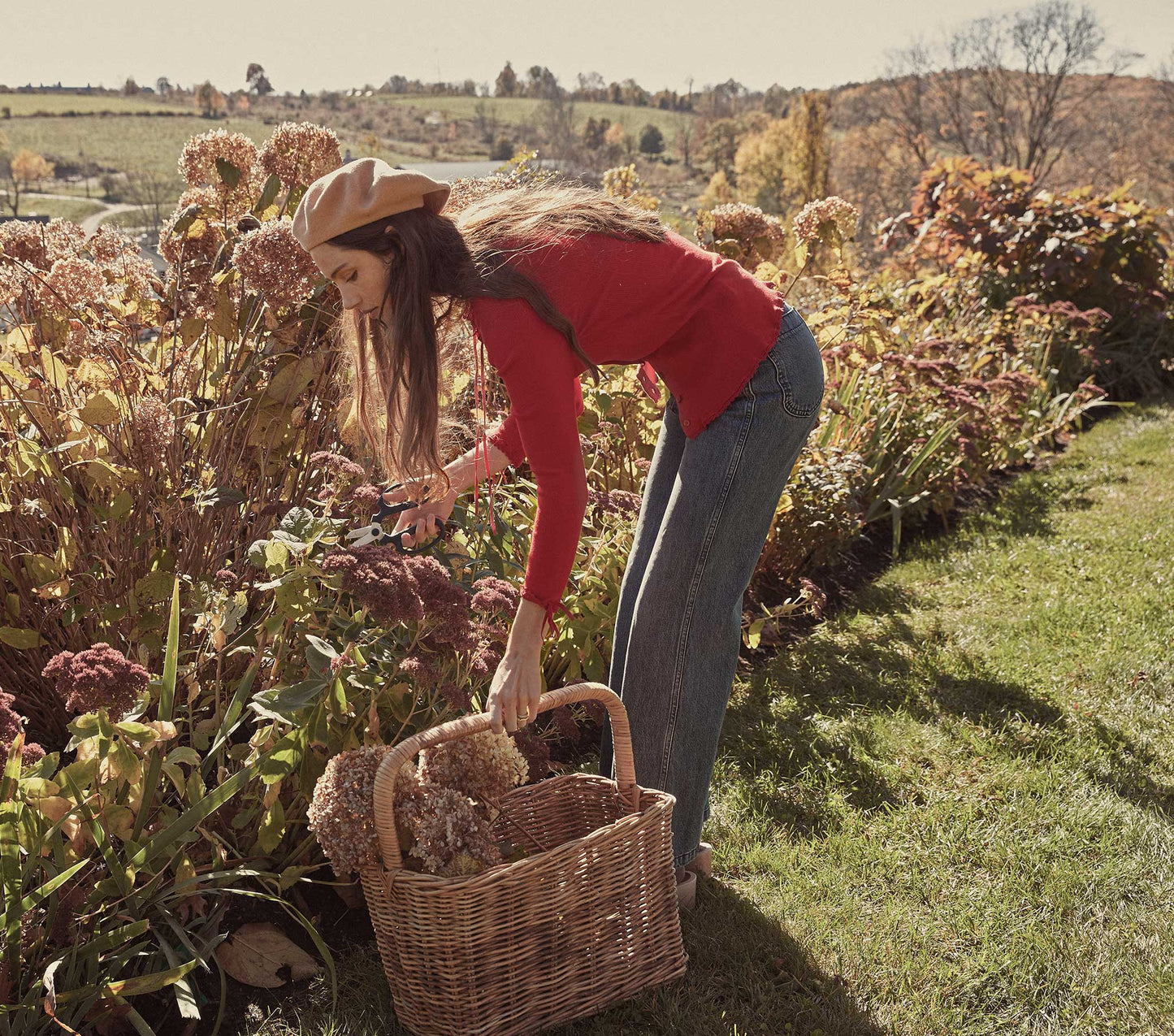 HMD -- DEMI CARDIGAN SWEATER -- CHERRY RED
