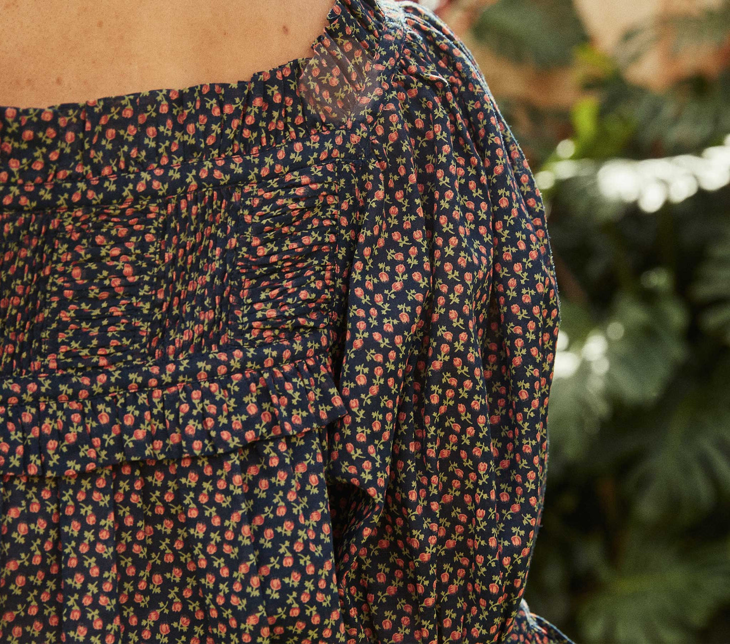 HMD -- FARLEY TOP -- NAVY BISOU FLORAL