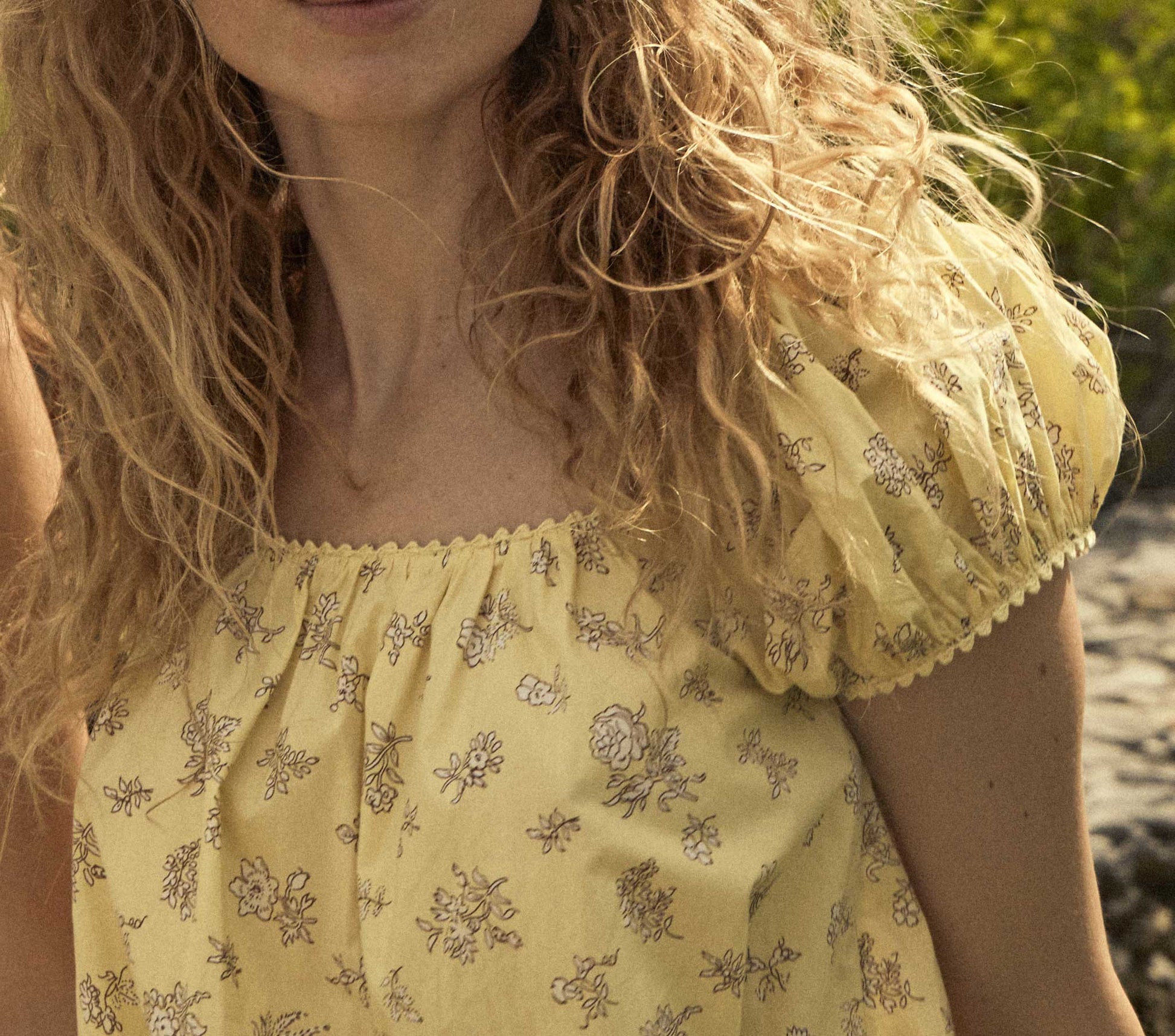 HMD -- JULIE DRESS -- SUNSHINE BOUTON DE ROSE view 2
