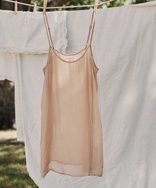 SHORT SCOOP NECK SLIP