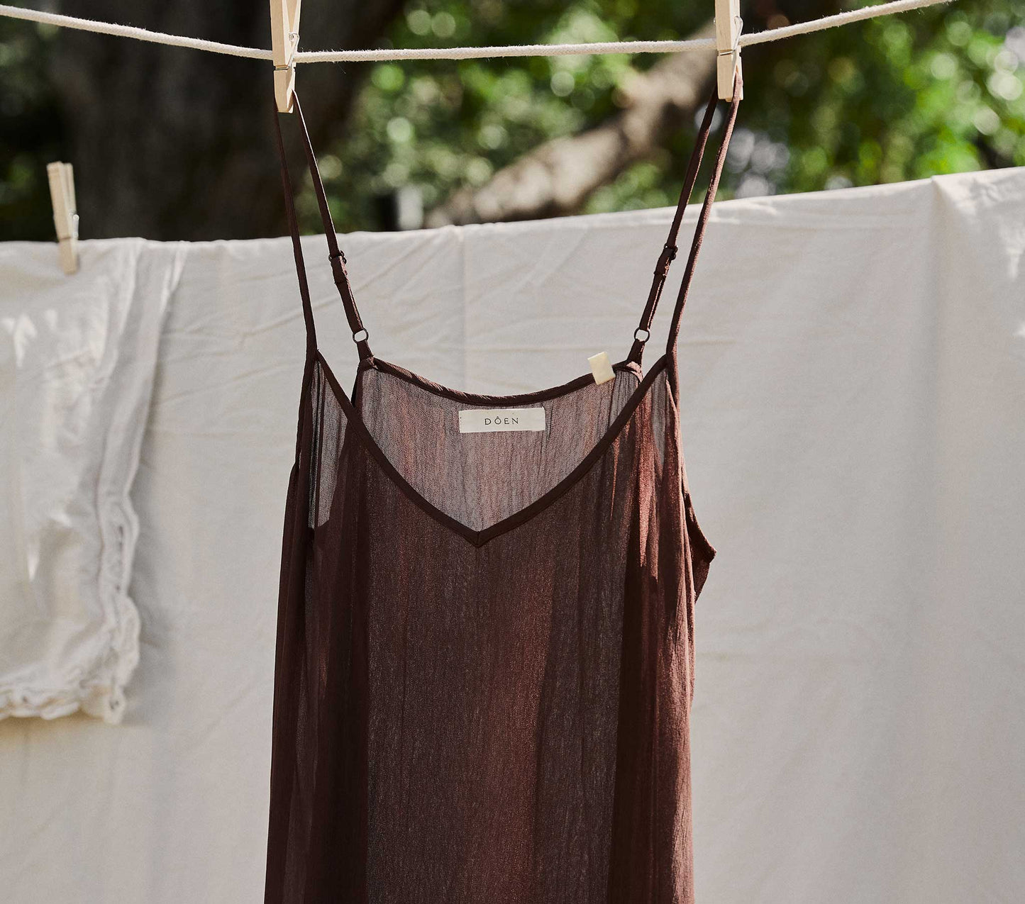 HMD -- SHORT DEEP V-NECK SLIP -- UMBER