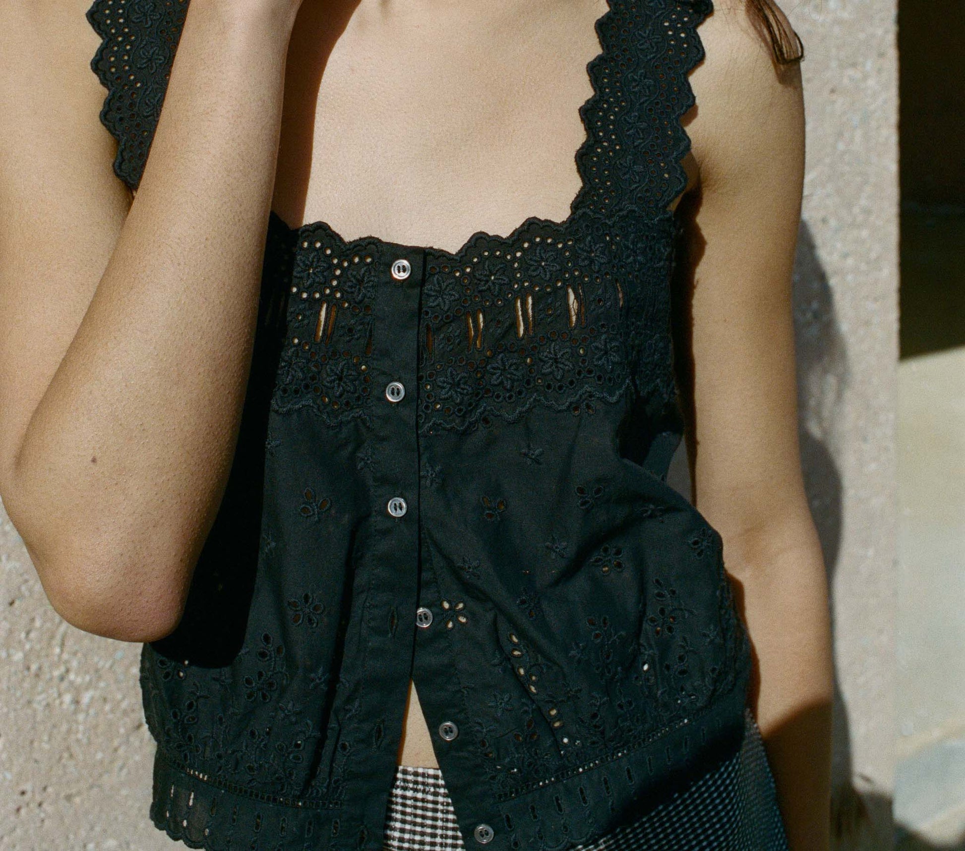 HMD -- ESTELLE TOP -- BLACK view 1
