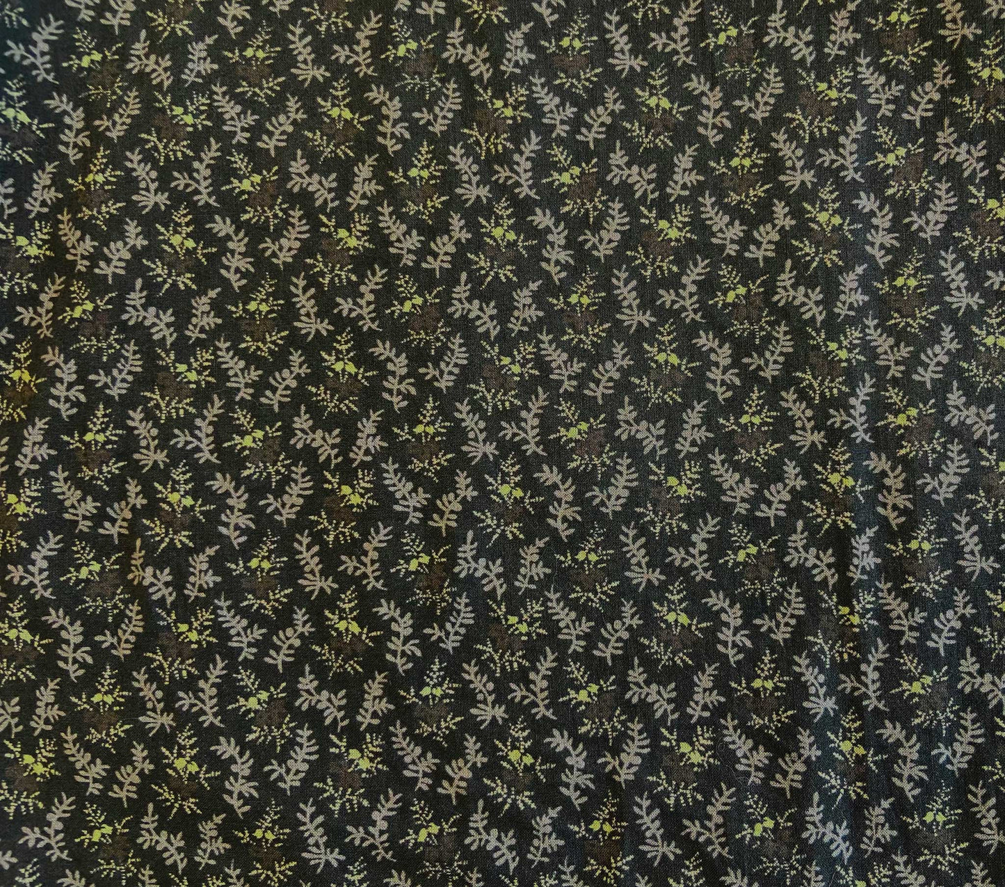 HMD -- PLUM TOP -- EVERGREEN WINTER DITSY