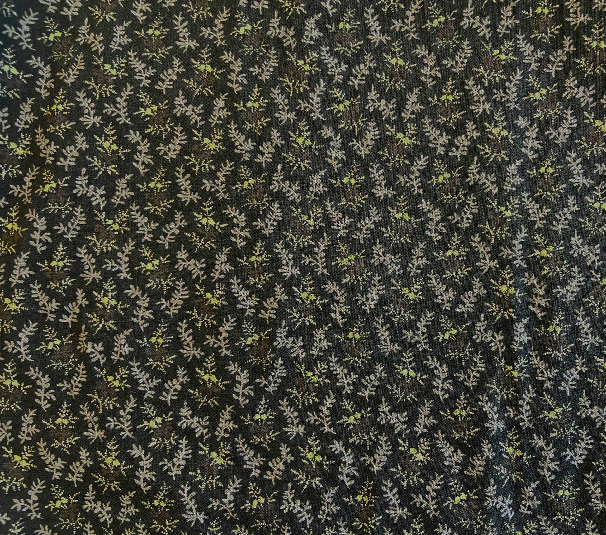 HMD -- PLUM TOP -- EVERGREEN WINTER DITSY view 8