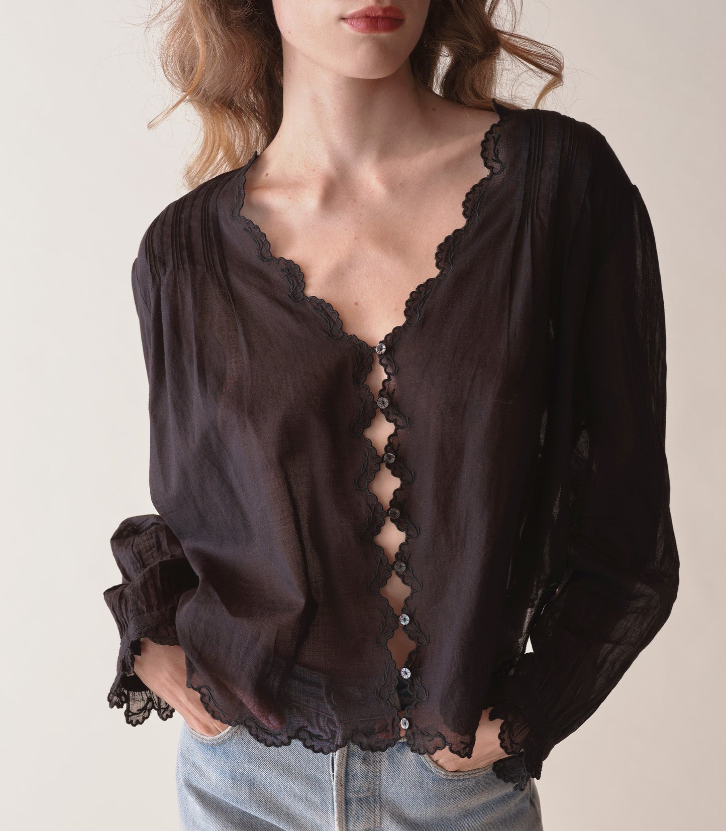 HMD -- ELAYNE TOP -- BLACK