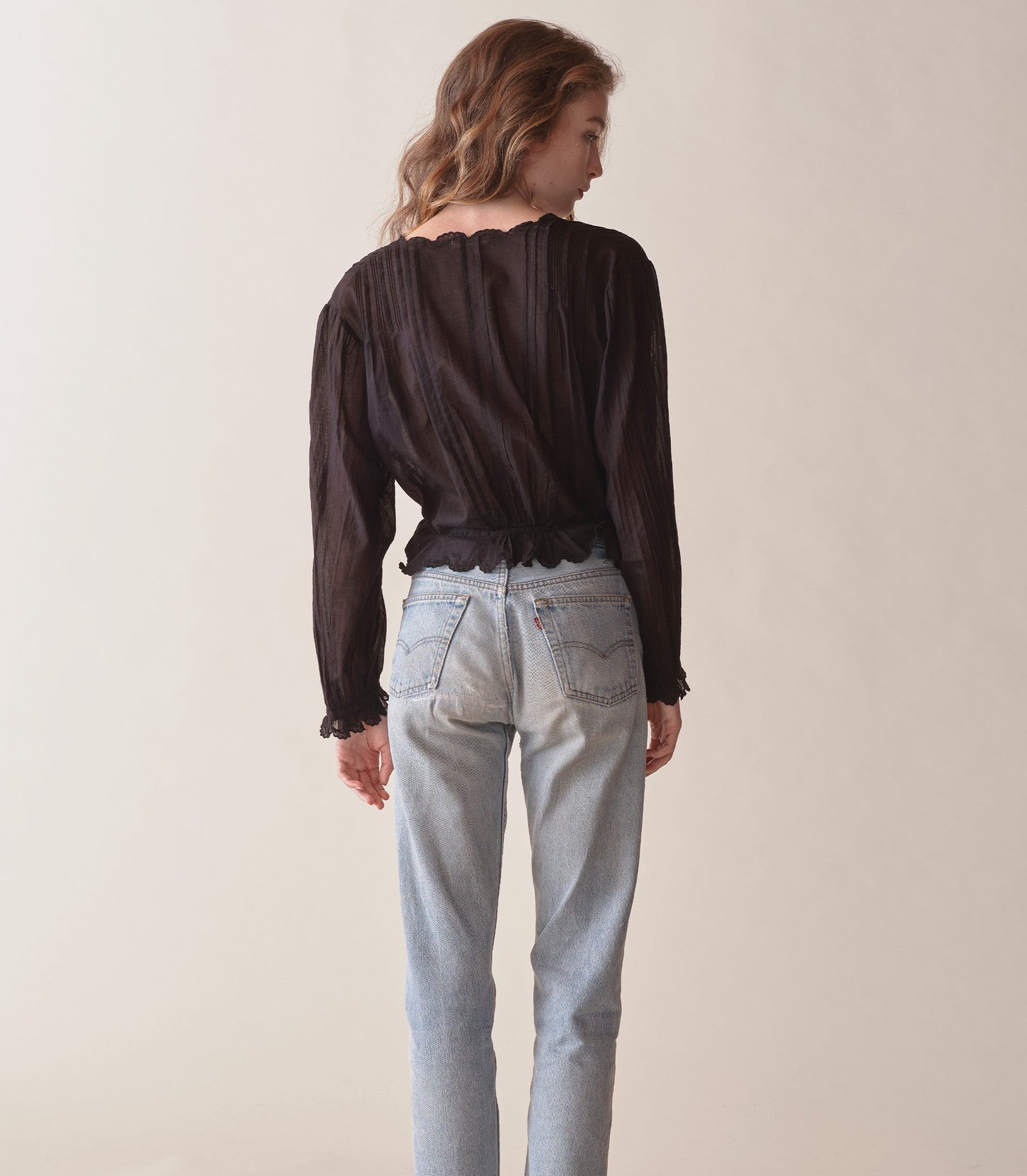 HMD -- ELAYNE TOP -- BLACK