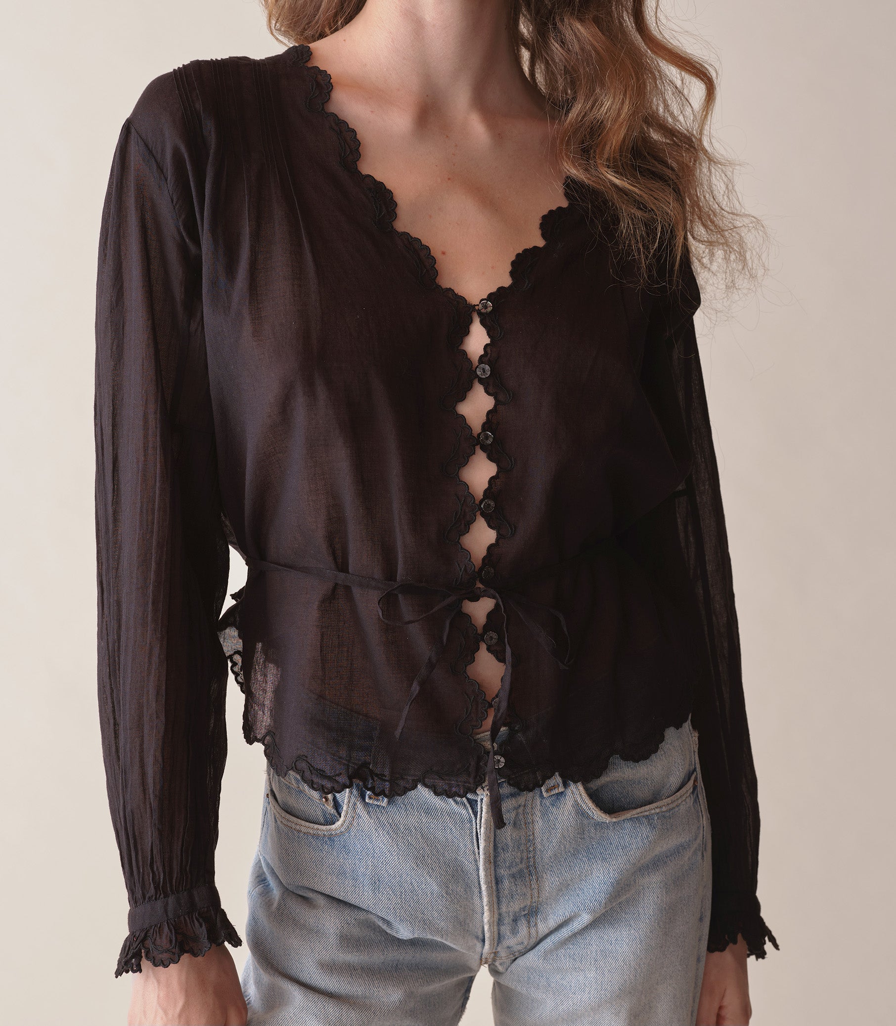 HMD -- ELAYNE TOP -- BLACK