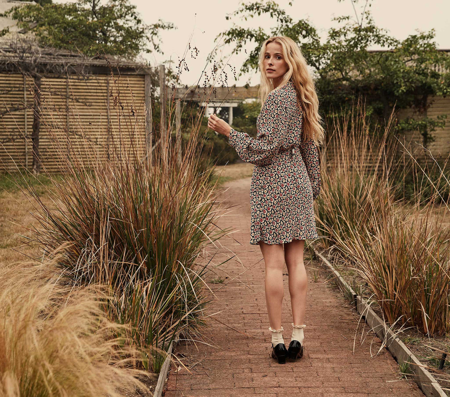 HMD -- ELIOT DRESS -- NAVY BELLFLOWER BLOSSOM