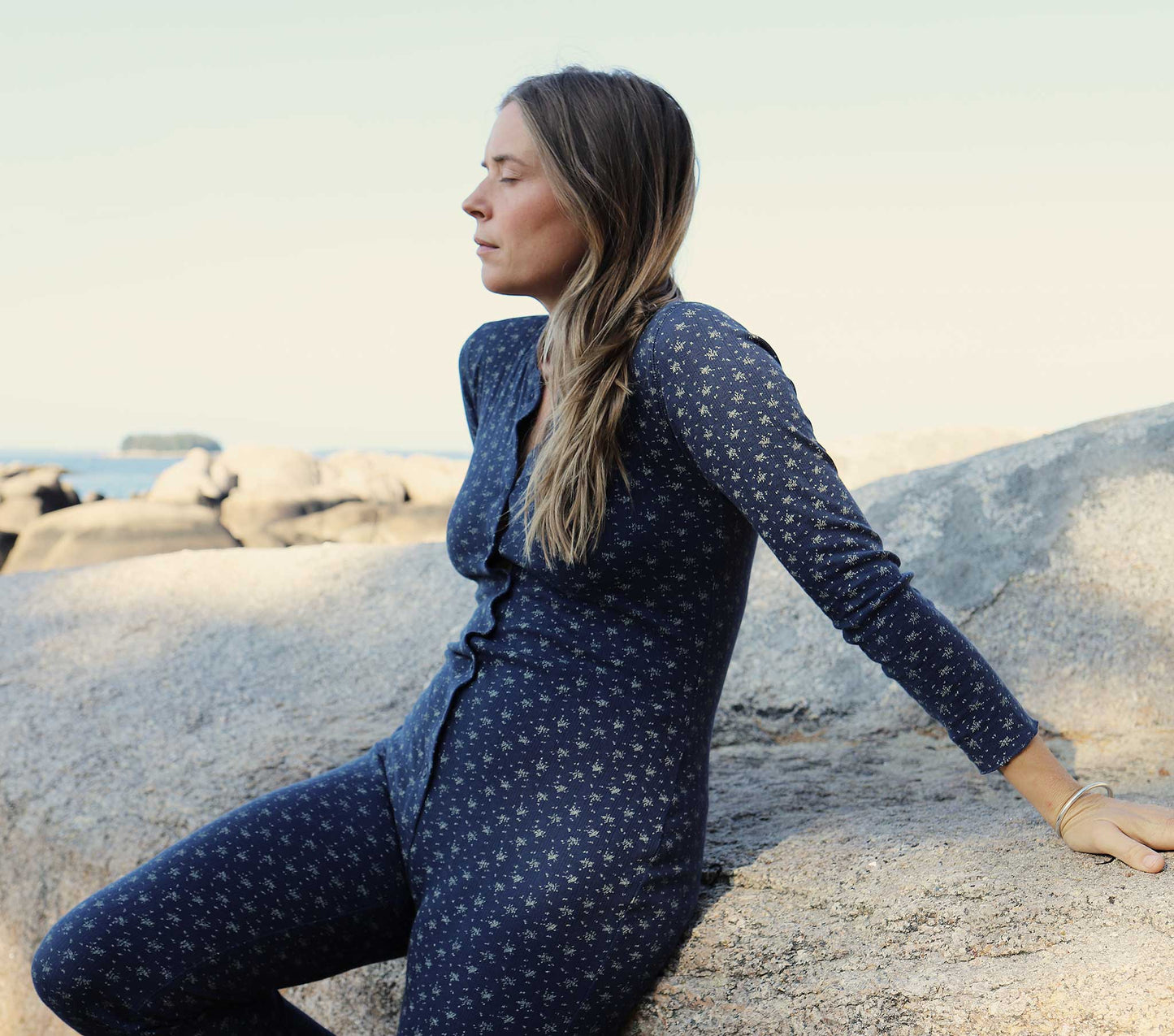 HMD -- MAISEY SUIT -- NAVY WINDSWEPT FLORAL