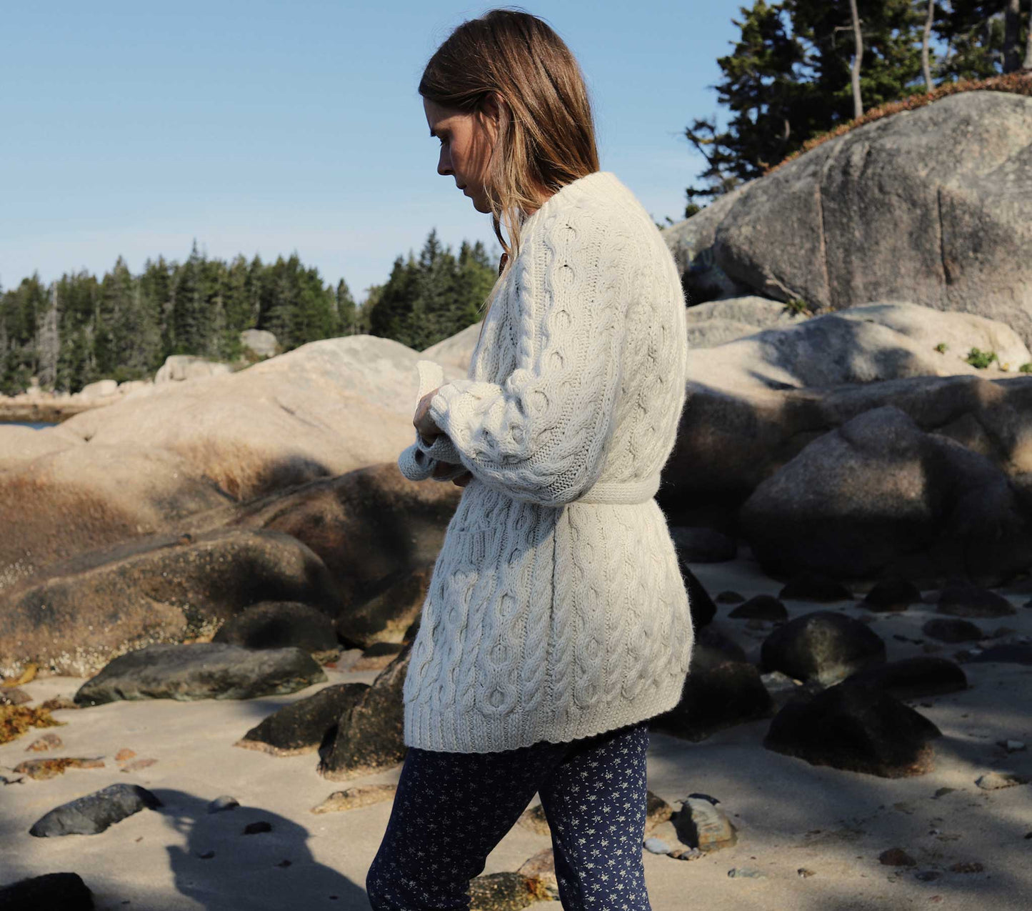 HMD -- MAISEY SUIT -- NAVY WINDSWEPT FLORAL