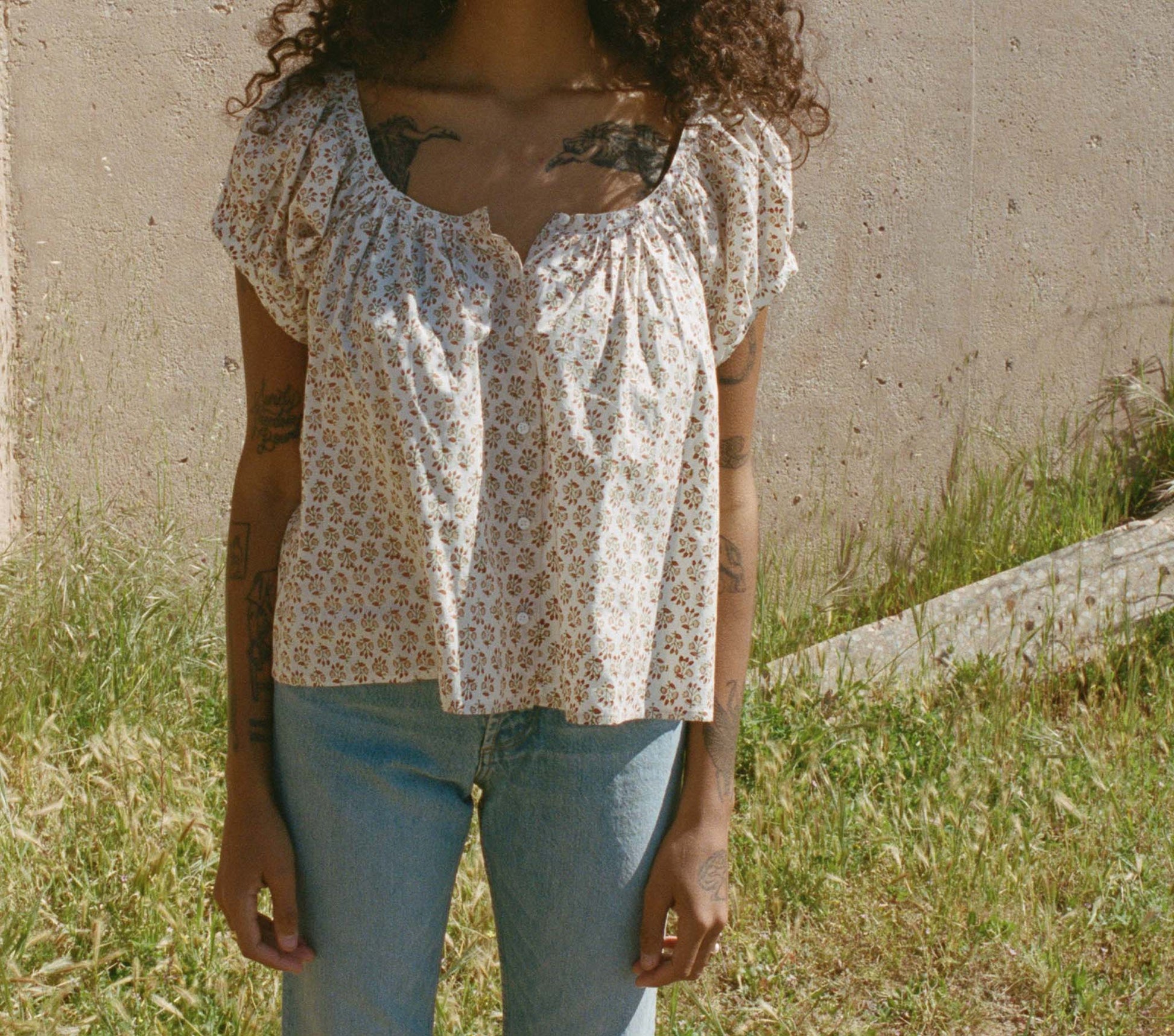 HMD -- JOYCE TOP -- SPRING ELDERBERRY FLORAL view 2
