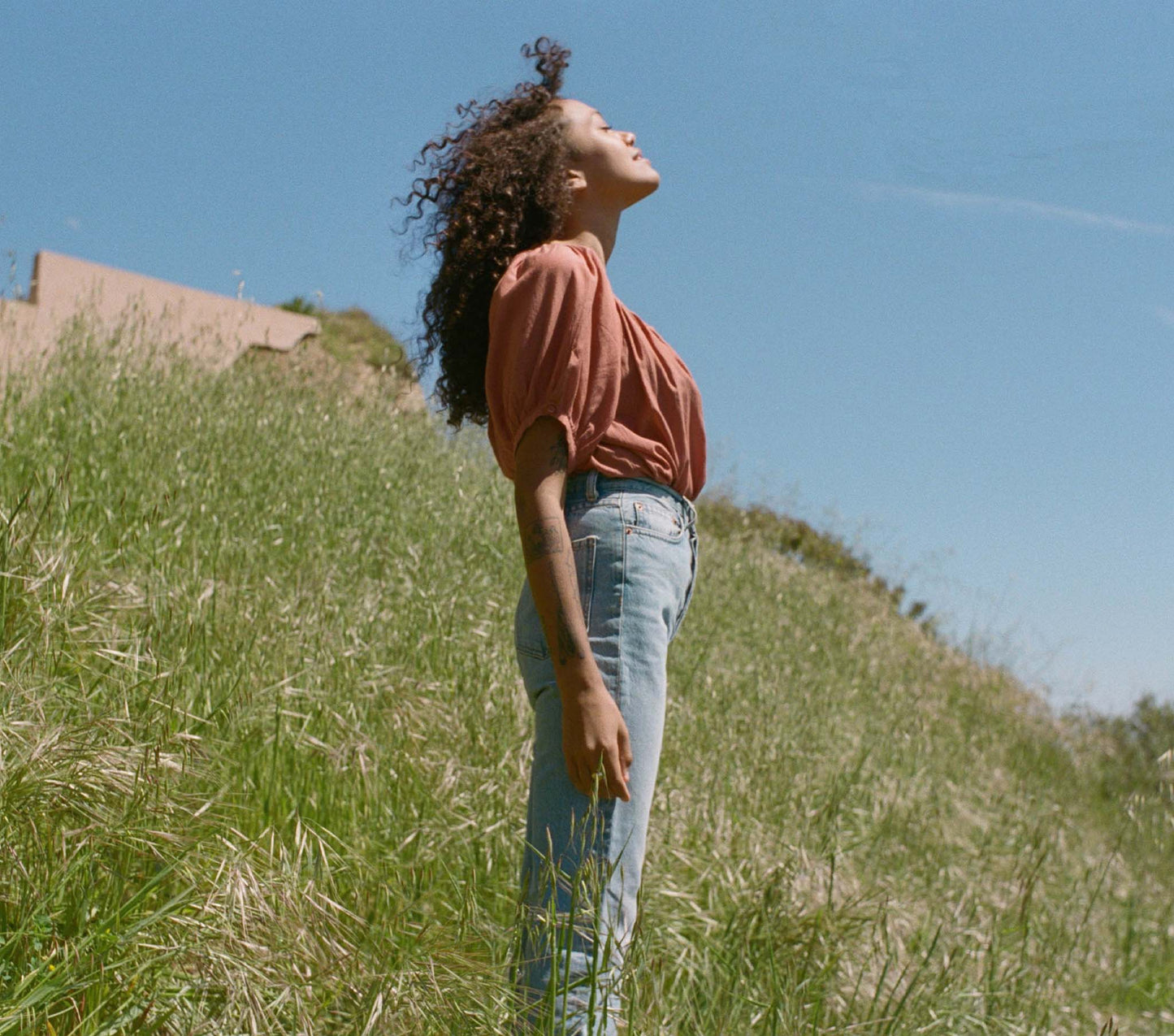 HMD -- JUNE TOP -- TIERRA
