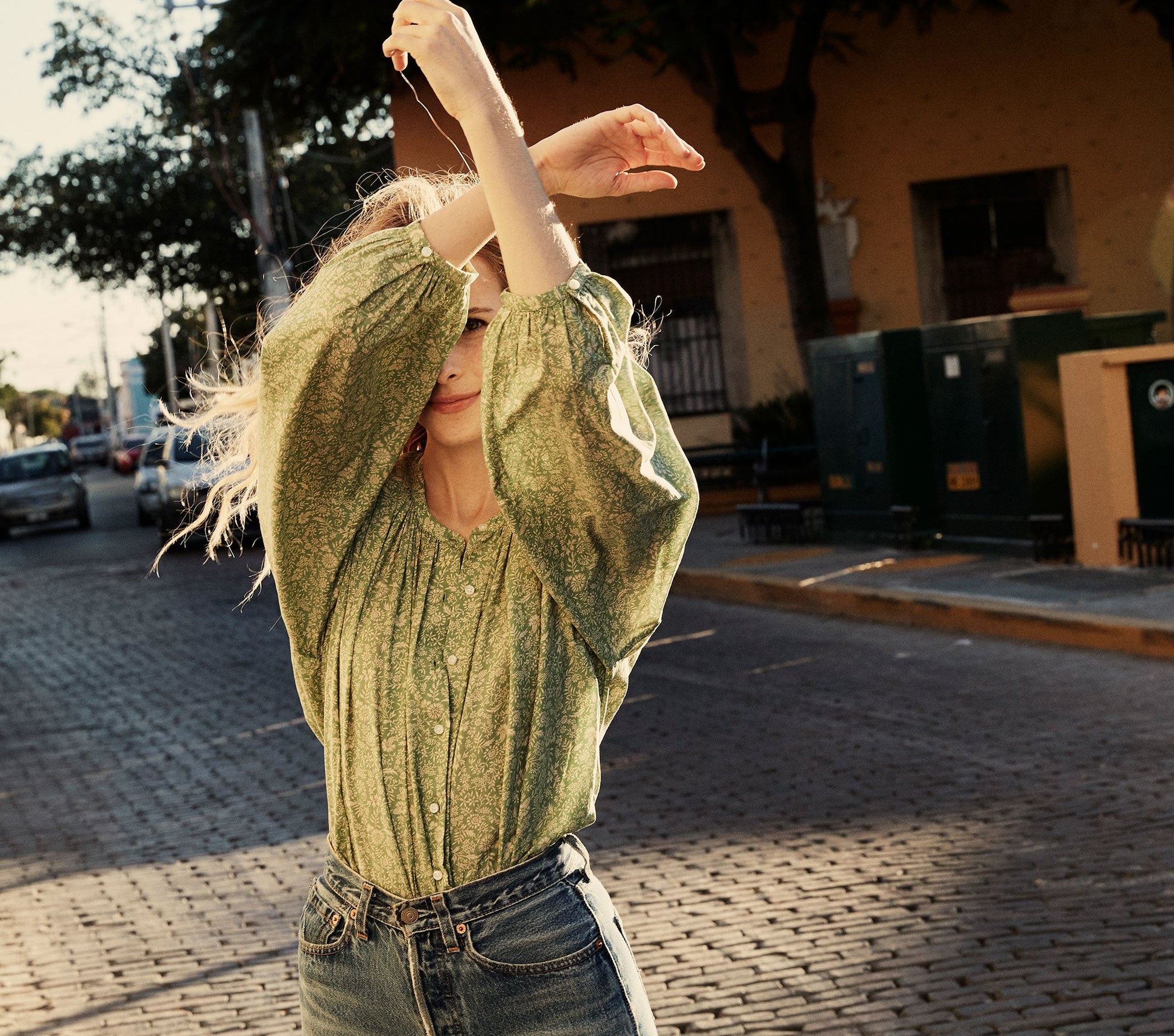 HMD -- THE JANE BLOUSE -- GREEN GARDEN BLOOM view 5

