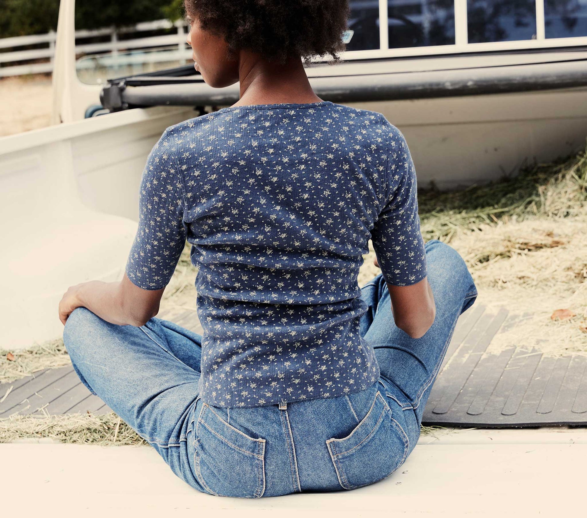 HMD -- LUCIA TEE -- NAVY WINDSWEPT FLORAL view 4
