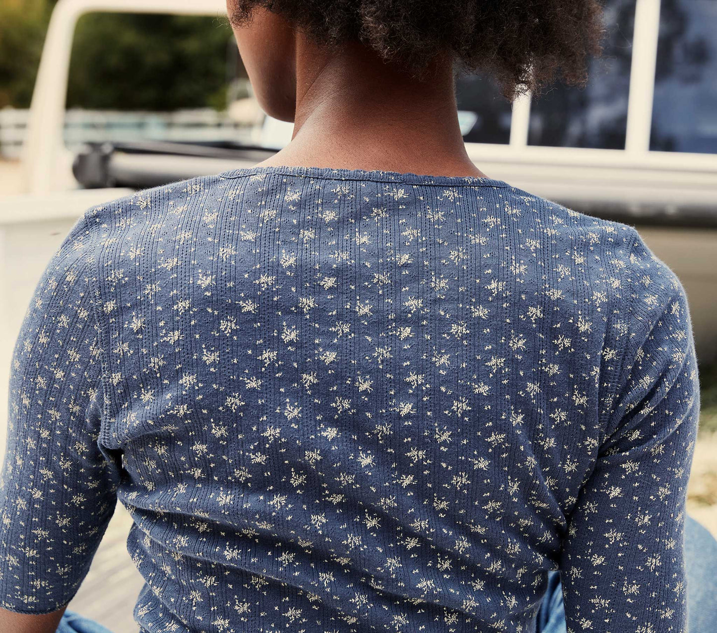 HMD -- LUCIA TEE -- NAVY WINDSWEPT FLORAL