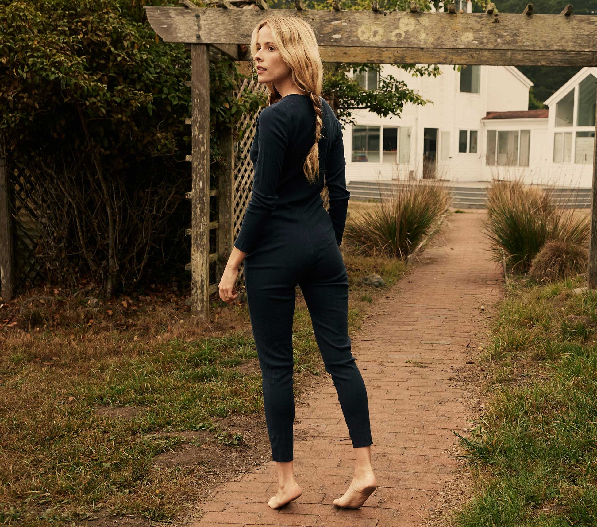 HMD -- MAISEY SUIT -- NAVY view 3
