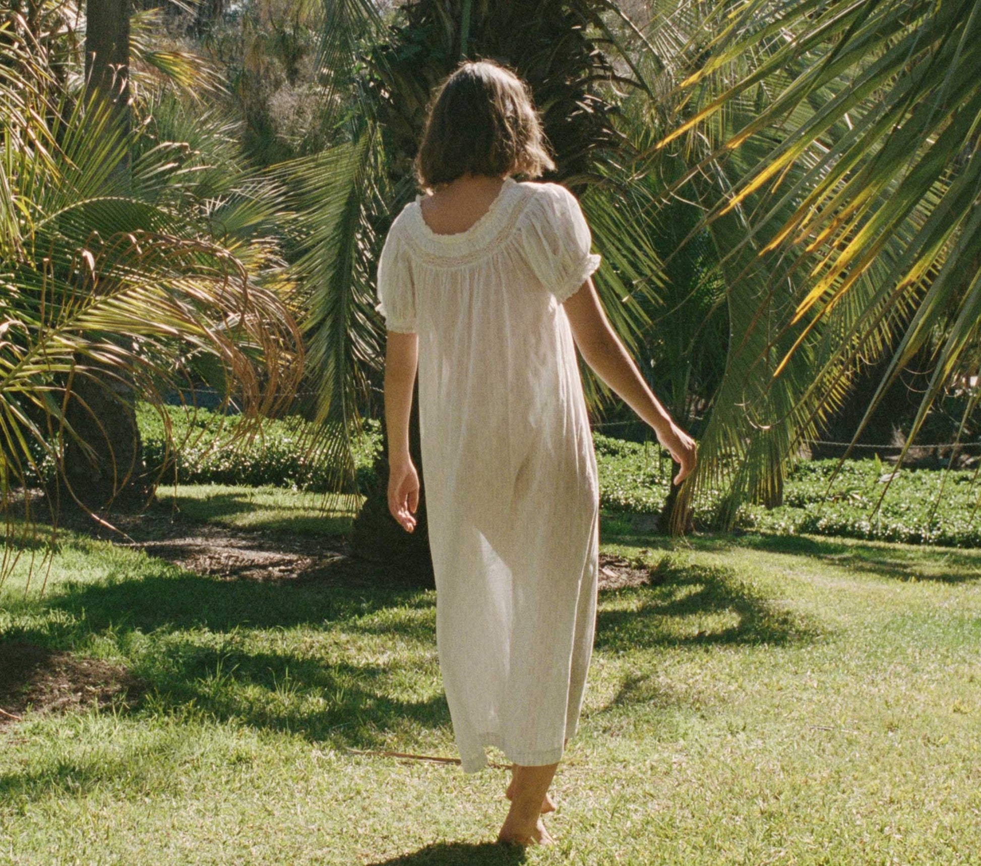 HMD -- REINE NIGHTGOWN -- ADELINE'S GARDEN view 5
