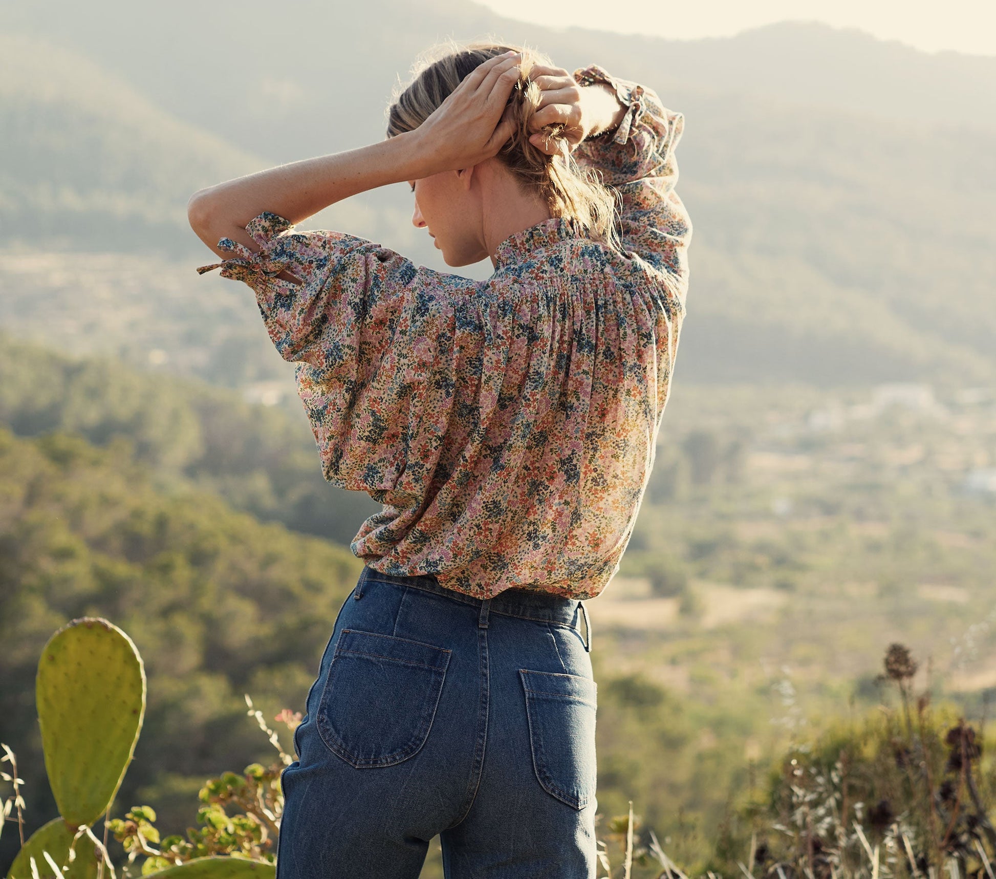 HMD -- ROSE TOP -- CREAM LADY BIRD FLORAL view 11
