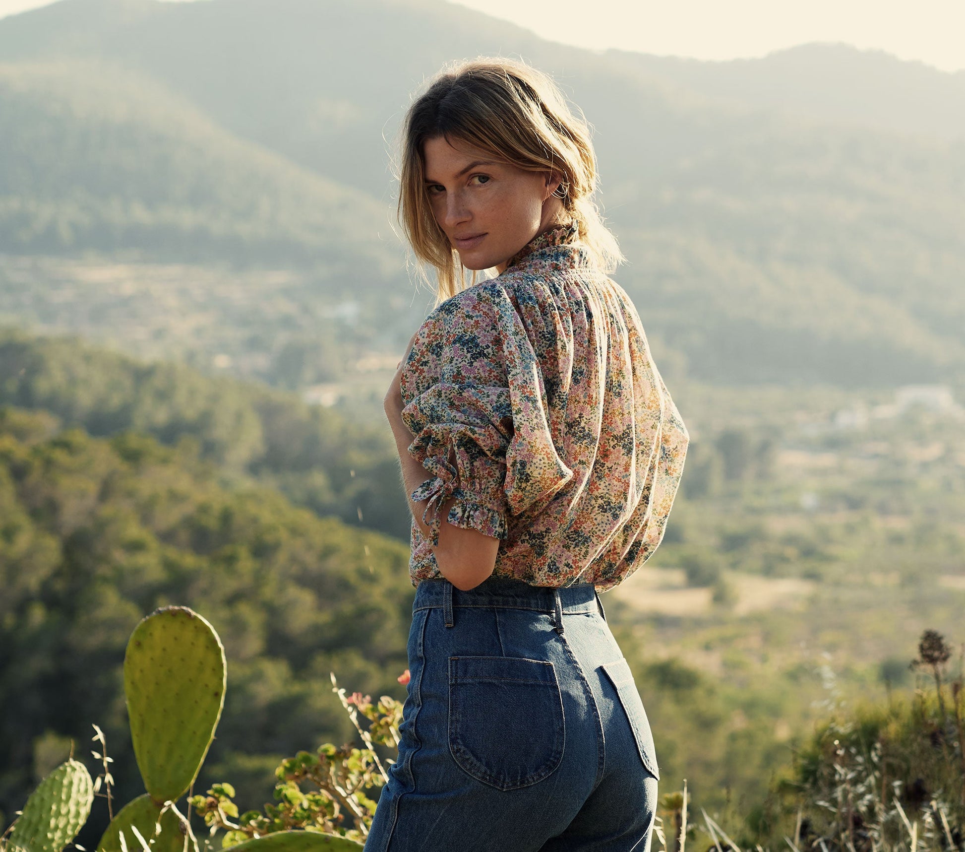 HMD -- ROSE TOP -- CREAM LADY BIRD FLORAL view 10
