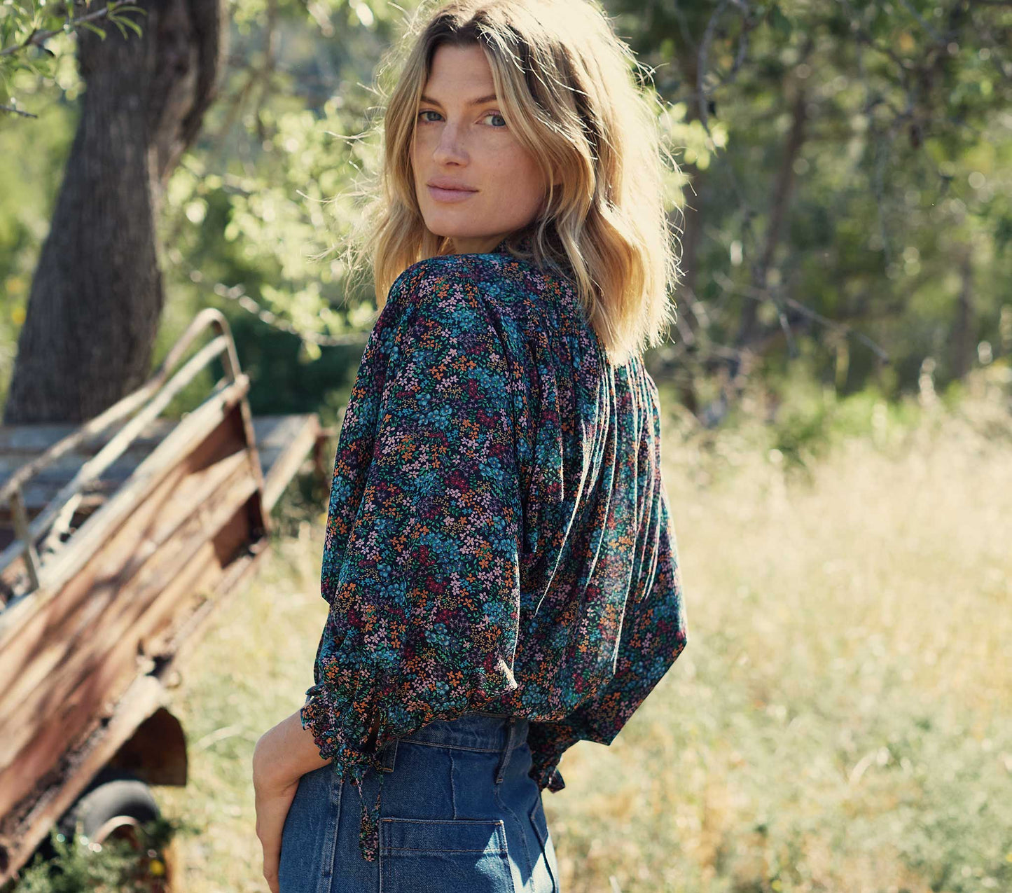 HMD -- ROSE TOP -- NAVY LADY BIRD FLORAL