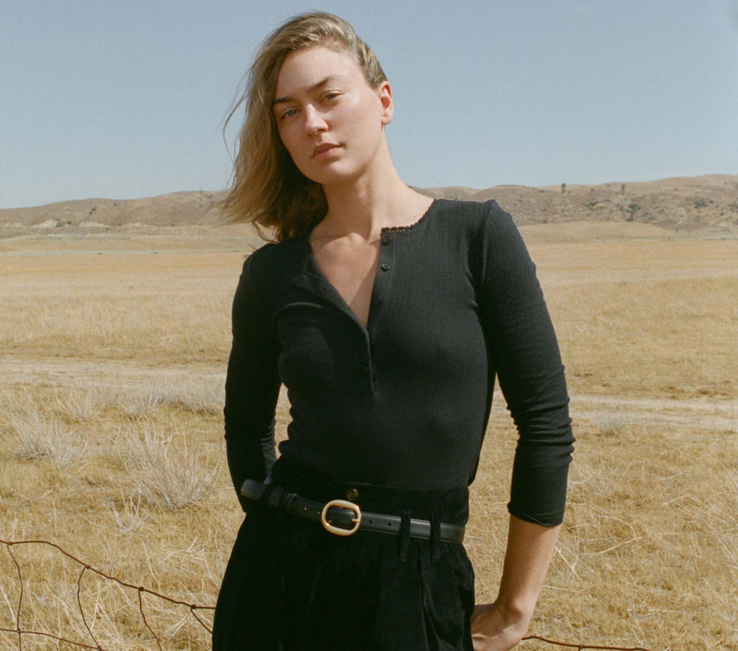 HMD -- PAOLA TEE -- BLACK