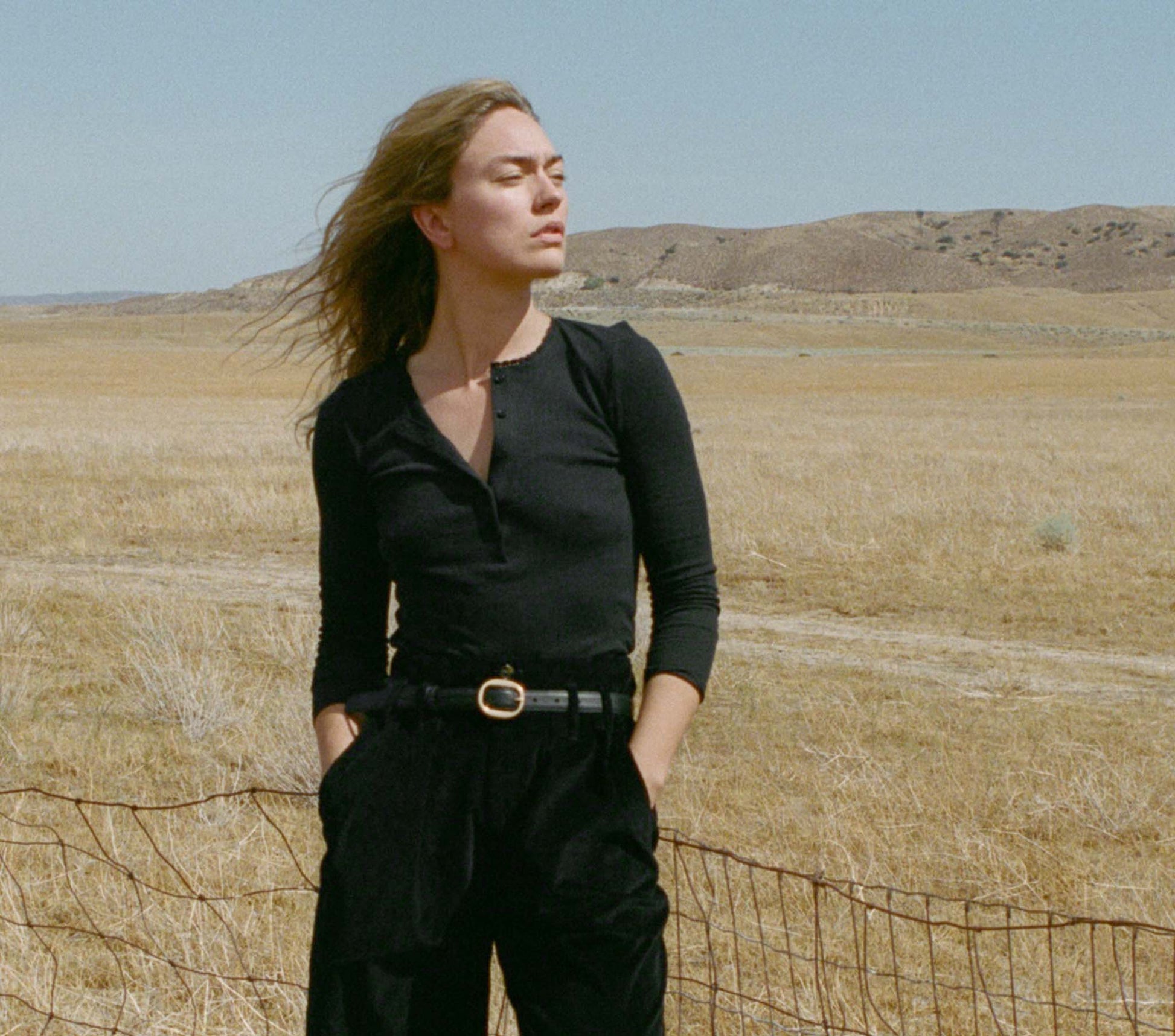 HMD -- PAOLA TEE -- BLACK view 3
