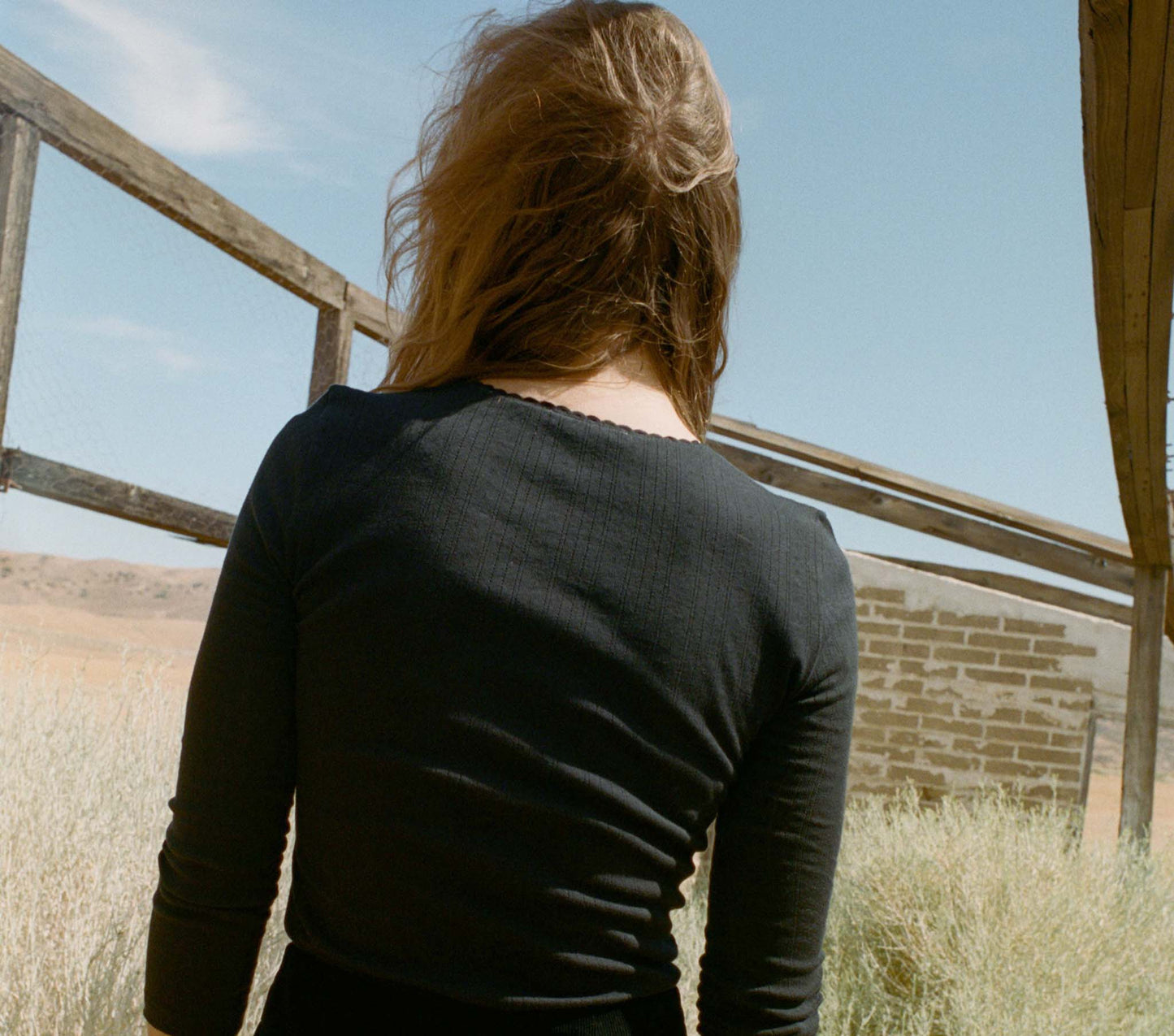 HMD -- PAOLA TEE -- BLACK