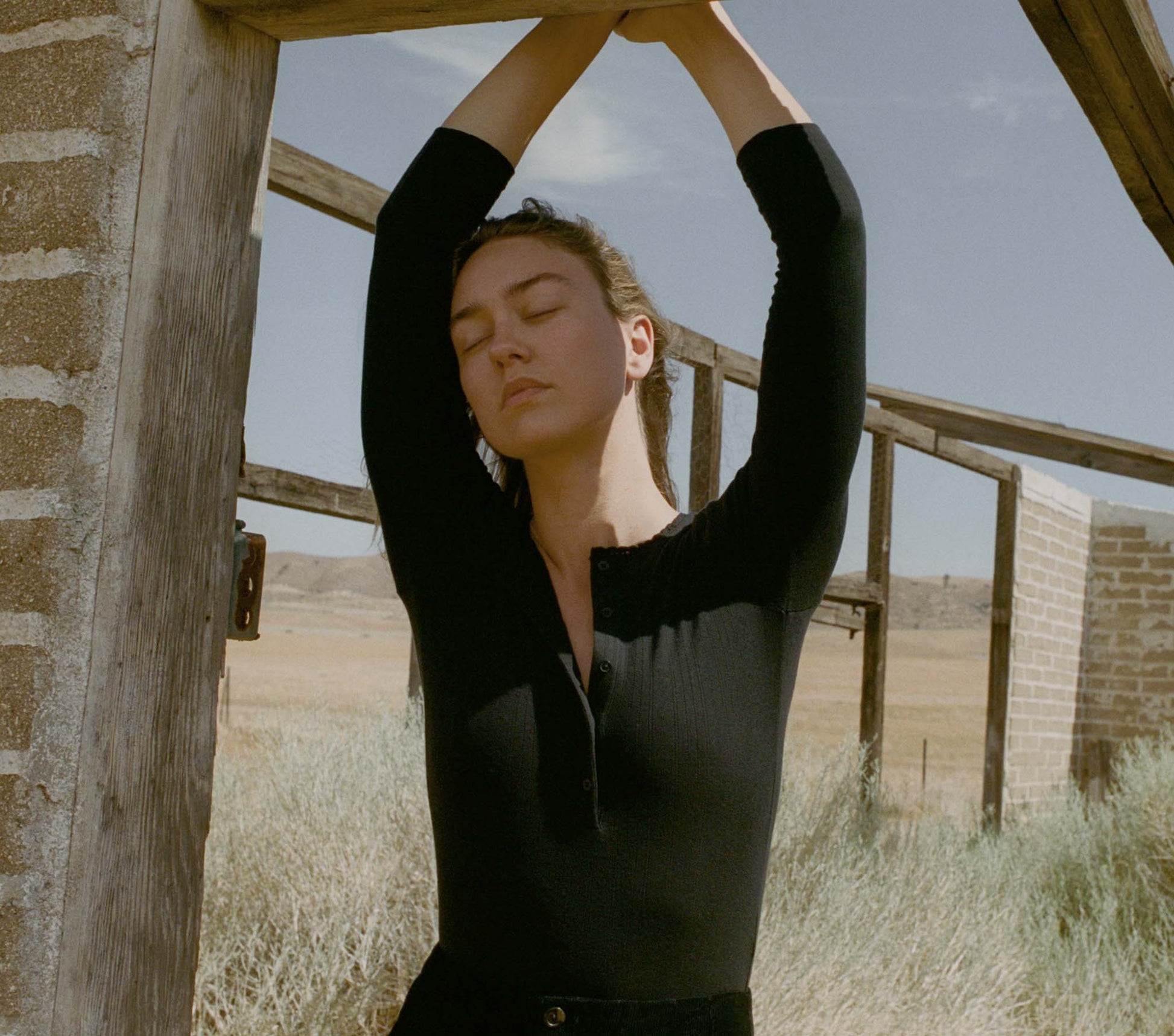 HMD -- PAOLA TEE -- BLACK view 5
