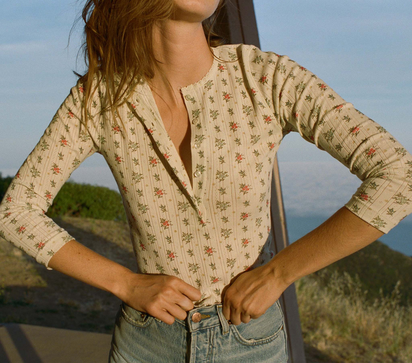 HMD -- PAOLA TEE -- SUNDRENCHED FLORAL
