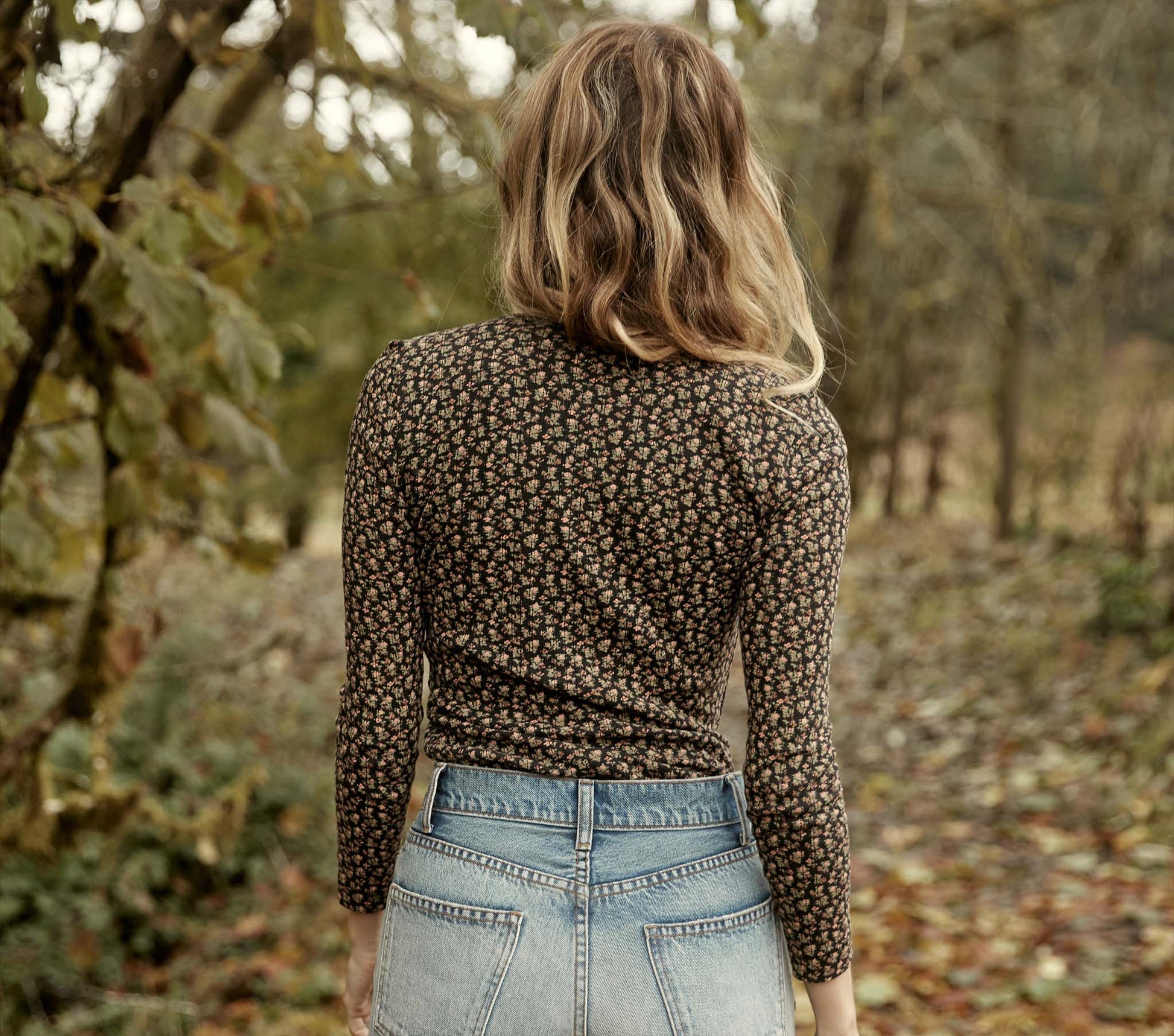 HMD -- PAOLA TEE -- NIGHTFALL SECRET GARDEN view 5
