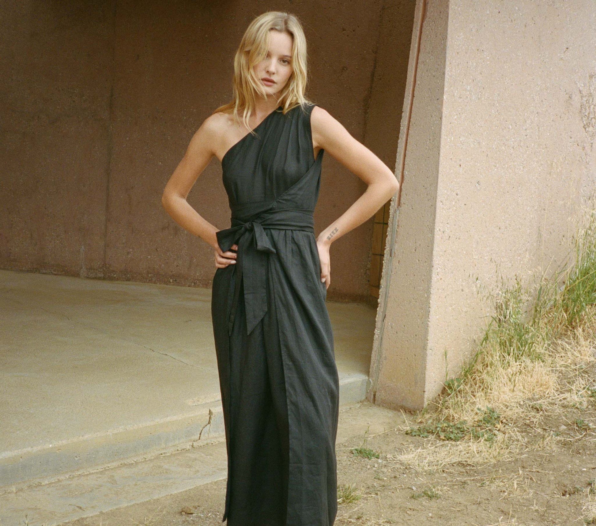 HMD -- PHOENIX DRESS -- BLACK view 1
