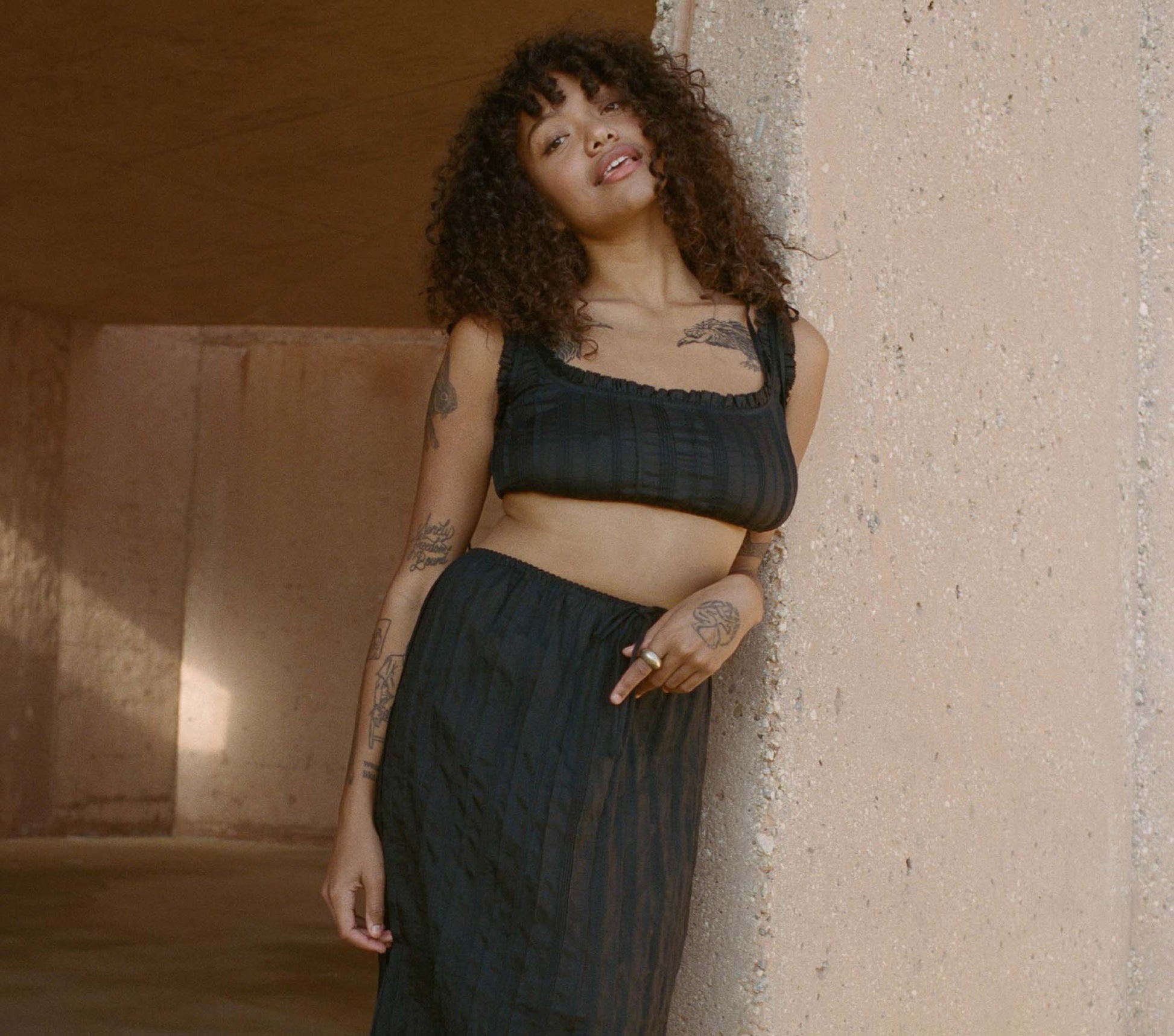 HMD -- RENEE TOP -- BLACK view 1
