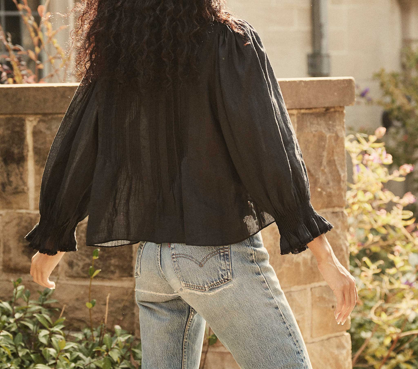 HMD -- RIVER TOP -- BLACK